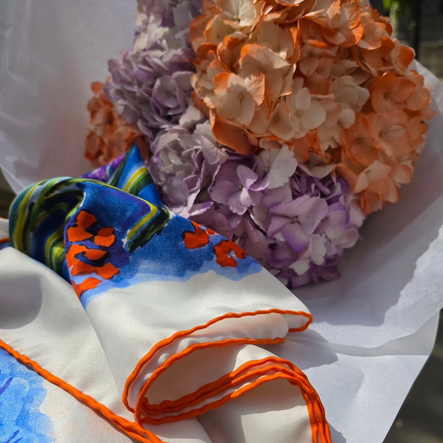 SILKY THOUGHTS
B FLO SILKWEAR IN PARIS
B FLO COLLECTION @galerieandresthalmannparis
@florence.e.bachofenszekely
#flowers #mesfleurs #flowerdesign #erica