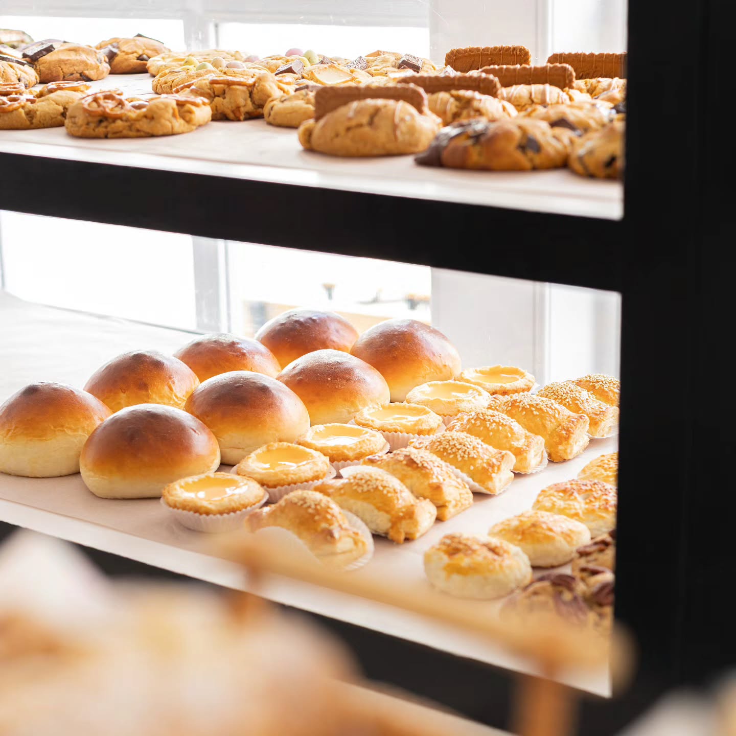 Did you know all our baked goodies are made by Jo every day, all cookies, swiss rolls and cheesecake, as well as the cinnamon buns!
šŖ