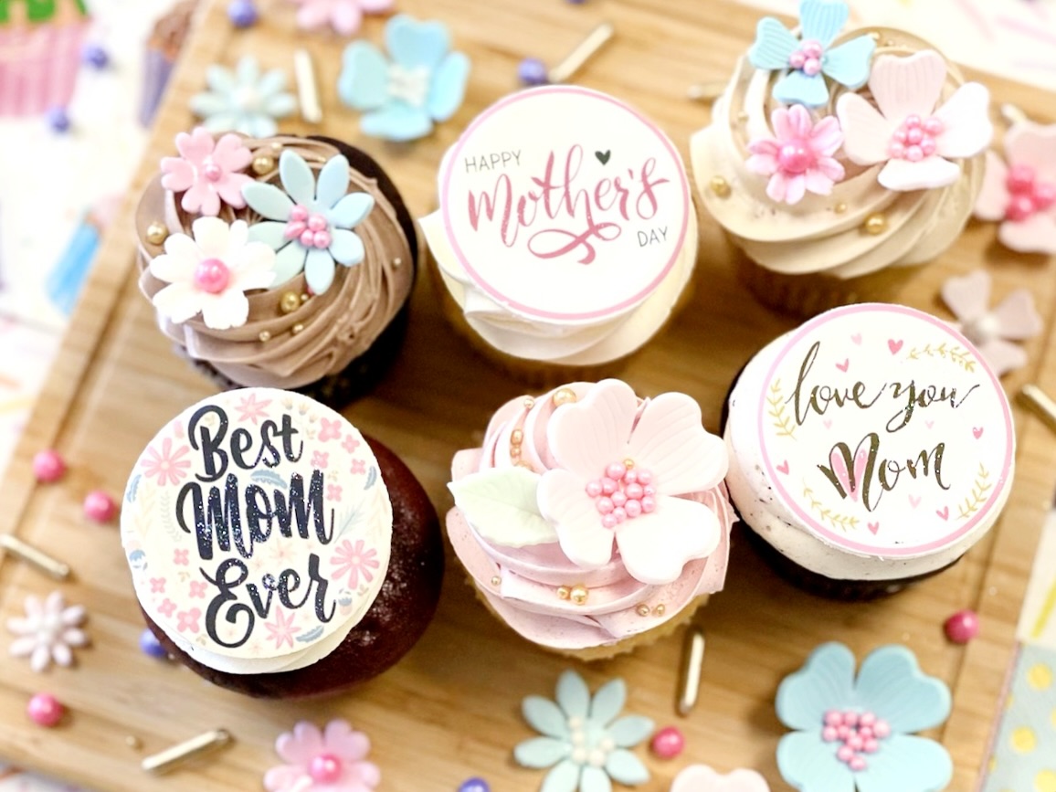 Say it with cupcakes this Mother’s Day 💐🧁
Pre-orders are now open — don’t wait too long, we fill up quickly!
Link in bio to order 💛
#MothersDay #MothersDayCupcakes #MothersDayGifts #CupcakeBox #MississaugaBakery #MississaugaCakes #StreetsvilleBakery #GTABakery #NutFreeBakery #NutFreeCakes #CustomCupcakes #ButtercreamCakes #GiftIdeasForMom #SweetTreats #PreOrderNow #SupportLocalMississauga