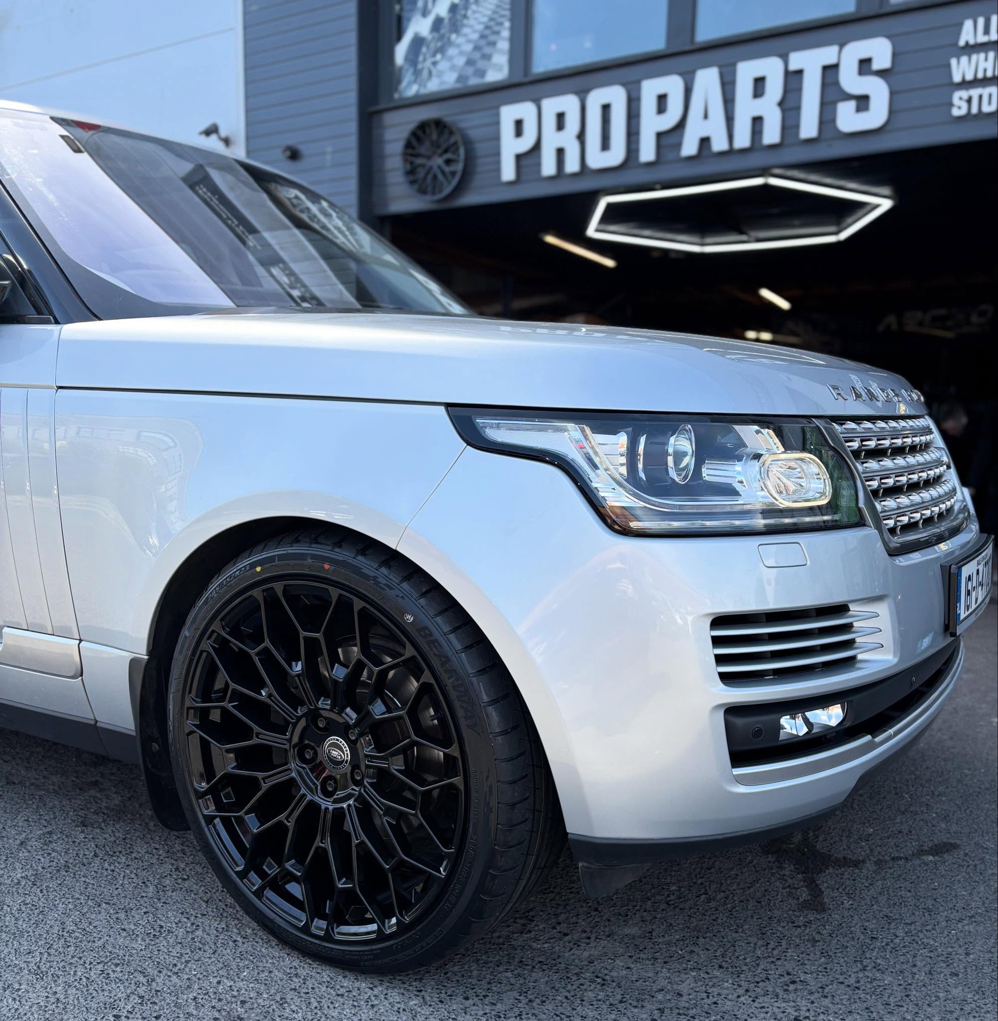 Range Roger in for 23” Gloss black Urban style 🔥