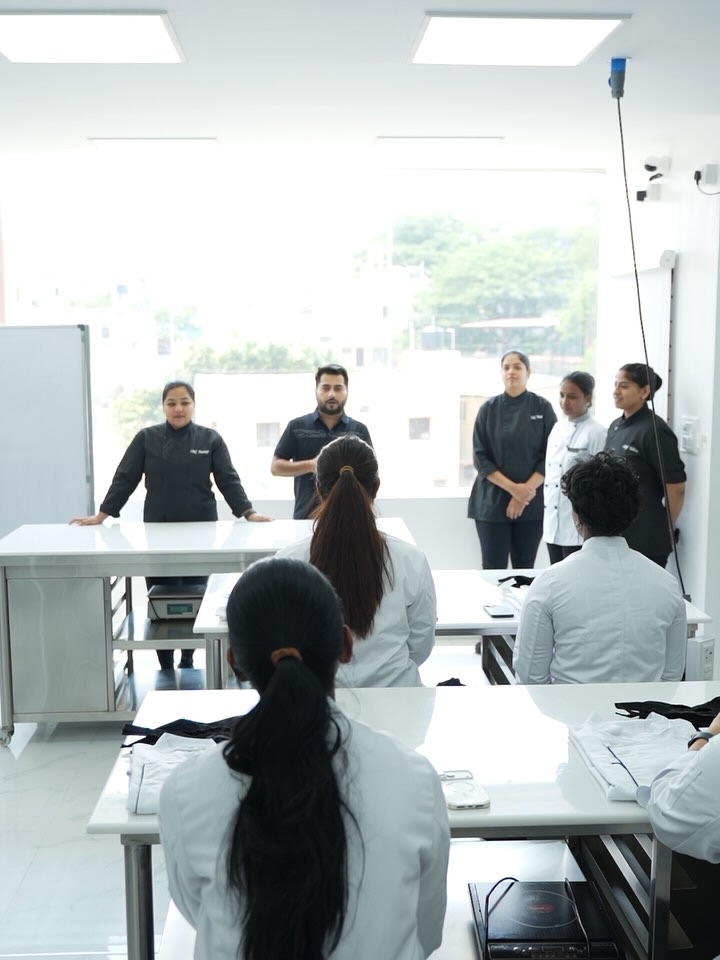 Day 1 at Baking Hub — Where Your Baking Business Begins 🧁
Today, we welcomed another Batch of our 6-Week Baking Certification to the Baking Hub family! 🤍
Here’s what made Day 1 truly special:
🌟 Warm orientation & fun ice-breaking sessions
📸 Professional photography session
👩🍳 Our Flagship One-to-One Mentoring
But why 1:1 Mentoring on Day 1? 🤔
Because every baker walks in with a different dream.
Some want to land a job in top bakeries. 👩🍳
Some dream of opening their own café. ☕
Some want to launch a cloud kitchen from home. 🏠
Some want to become home bakers & entrepreneurs. 🧁
One course can’t have one path. So we sit down with each student, understand their goal, and build a personalised roadmap from Day 1 itself.
And why photography from Day 1? 📸
Because your baking business shouldn’t wait 6 weeks. With pro photos in hand, you start posting, branding & even booking orders — while you’re still learning.
At Baking Hub, you don’t just learn baking.
You start building your business from Class 1. 🔥
Welcome to the family, Let’s rise together. 🤍
#BakingClasses #BakingCourse #BakingAcademy #LearnBaking #BakingCertification ProfessionalBaking BakingSchool BakingStudents