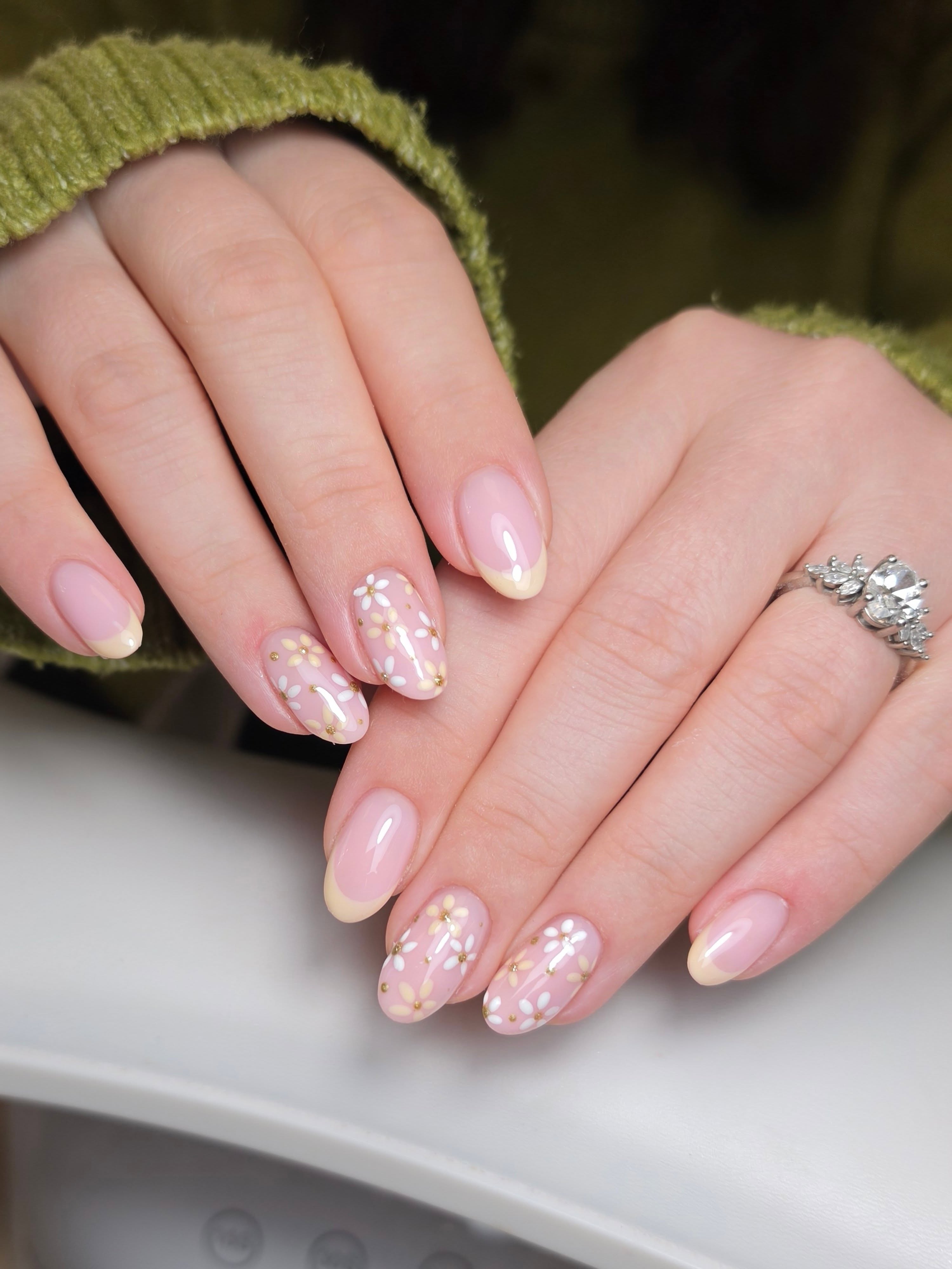 ๐ผ๐
@nailorder Honeydew (is the perfect butter Yellow ๐ค)
@homeofnailart White Detail Paint
@gellifique_professional Marshmellow Hard Gel
#yellownails #springnails #frenchmani #flowernails