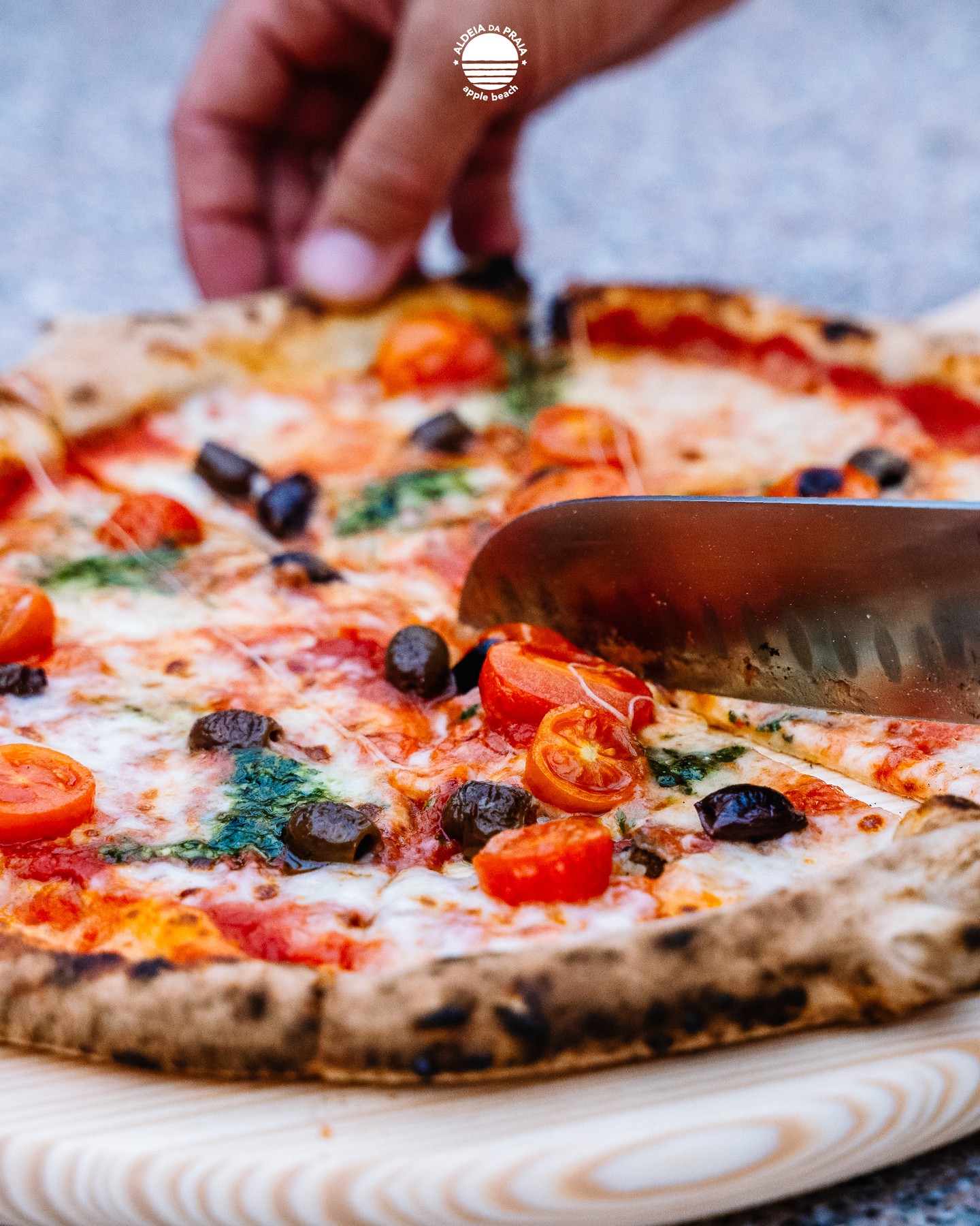 🇵🇹 Se te perguntarem onde estás, diz: "A comer a melhor pizza de Sintra na @ama.pizzeria".
🇬🇧 If they ask where you are, say: "Eating the best pizza in Sintra at @ama.pizzeria".
#AldeiaDaPraia #Sintra #Pizza #Pizzeria #Pizzaria #SintraEats #Lisbon