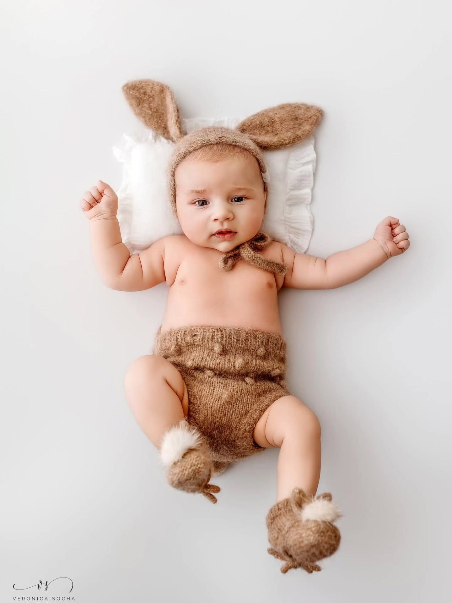 What a cutie… 🤍
Those chubby little cheeks and that adorable bunny outfit — Antoś was nearly 2 months old when he came for his session, and still completely stole my heart 🐰✨
This is exactly why I love capturing this stage. Babies change so quickly, and these precious little details are gone before you even realise it. A simple, clean setup like this keeps all the focus where it belongs — on your baby and their beautiful expressions 🤍
And just to show you — it’s not only for newborns. Even at nearly 2 months old, we can still create these soft, timeless portraits you’ll treasure forever.
✨ My availability for May is now nearly fully booked, so if you’re thinking about a session, I’d highly recommend getting in touch as soon as possible to secure your spot.
If you’re looking for a baby photographer in Swindon or Wiltshire, I’d love to create something just as special for you ✨
📩 Message me to book your session or enquire about availability
__________________________________________________
📸 https://www.veronicasphotography.com/contact
#swindonphotographer #babyphotoshoot #babyphotographeruk #swindonmums #wiltshirephotographer babyphotography timelessportraits veronicasochaphotography