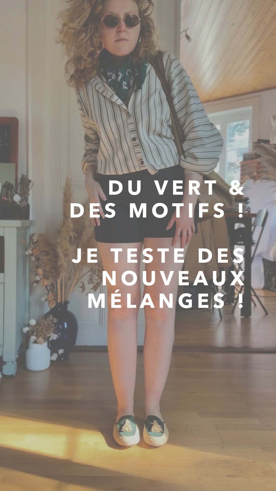 Les mélanges de couleurs et de motifs, ça fait souvent peur et on n’ose pas toujours, moi y compris.
Du coup aujourd’hui j’avais envie de vous proposer un look en mélangeant de la rayure et un motif de toutou tout mignon autour de la couleur verte principalement.
Je porte la chemise Mickaël, le foulard Carmen et le short Foeniculum.
Vous en pensez quoi, on valide 😉 ?
#atelierpiny #slowfashion #madeingeneva #lookdujour #tenueété
Oser les motifs, rayures et motifs, porter du vert, chemise Mickaël oversize, porter un foulard, short taille haute, tenue printemps