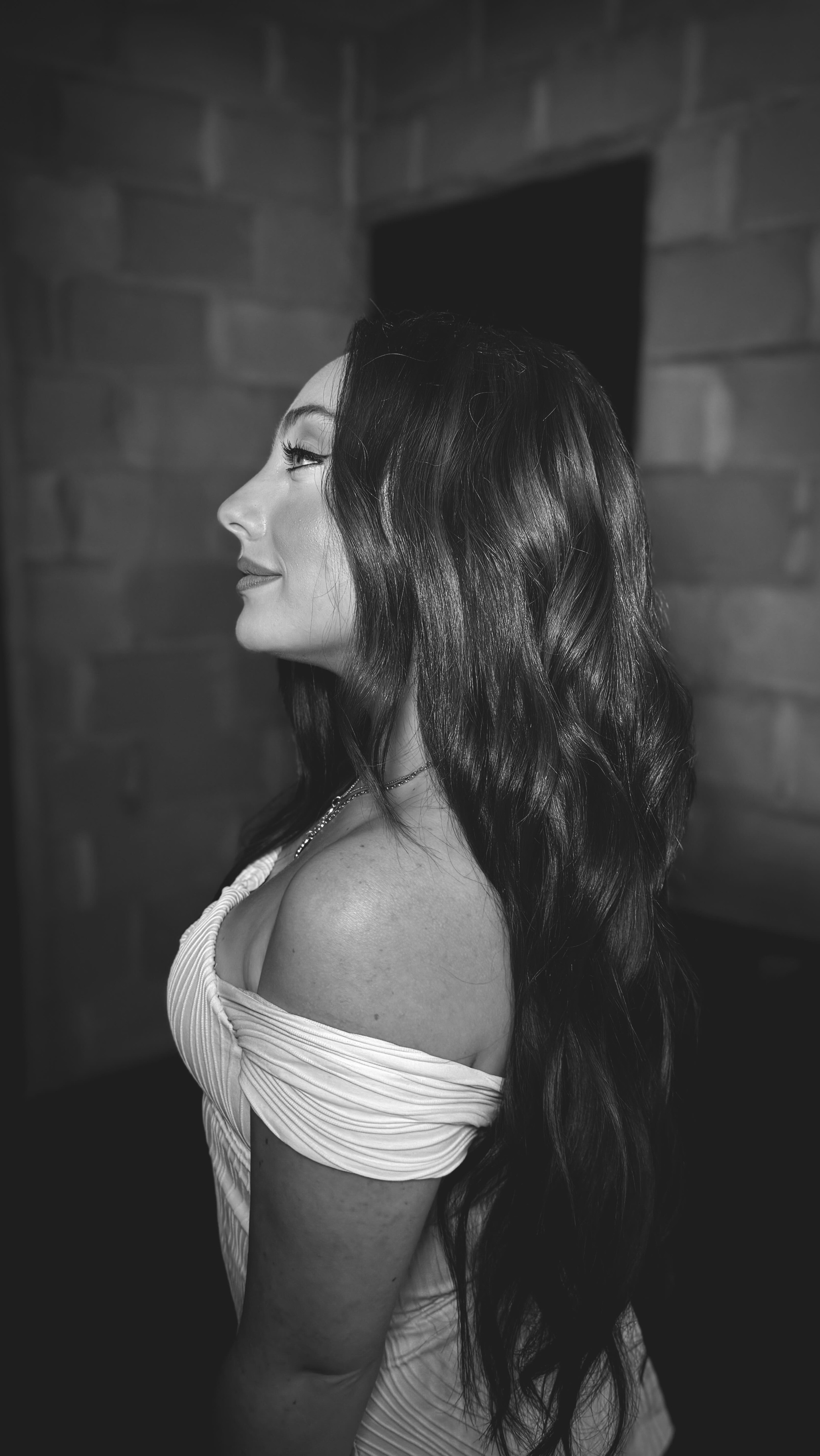 Con @yasmusicaoficial nos conocimos en 2021 cuando protagonizaba una serie.
Ayer, 5 años después, presentó DISTINTA.
Un álbum de 10 canciones sobre crecer, animarse y ser quien realmente sos.
Y yo estuve ahí, maquillándola y viéndola brillar como siempre supe que iba a hacerlo.
Acompañarte en este camino, verte crecer y evolucionar como artista y como persona es una de las cosas más hermosas que me da este trabajo.
Gracias por hacerme parte de tu equipo y felicitaciones por el evento espectacular ✨
Style @jorgeoleon
Hair @martina_bentancur
Makeup @kari.loggia