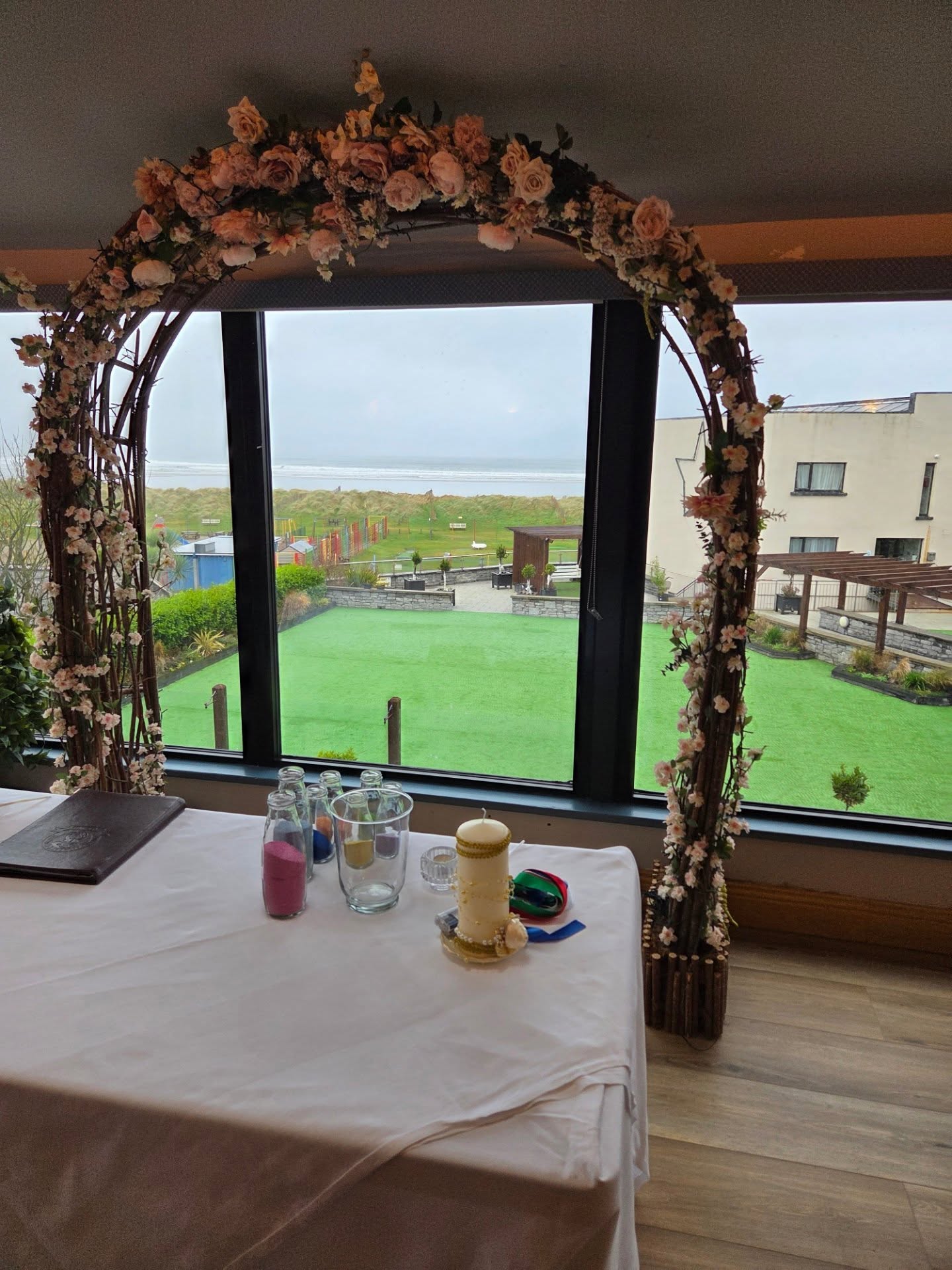 @oceansandshotelsligo for the Vow Renewal of Anna Marie and David. Surrounded by their families, this wonderful couple said I do again.
Thanks to Steve Rogers for capturing those precious memories.
#OceanSandsHotel #VowRenewalCelebrant #VowRenewalCelebrantIreland #IrishVowRenewal #endahartecelebrant