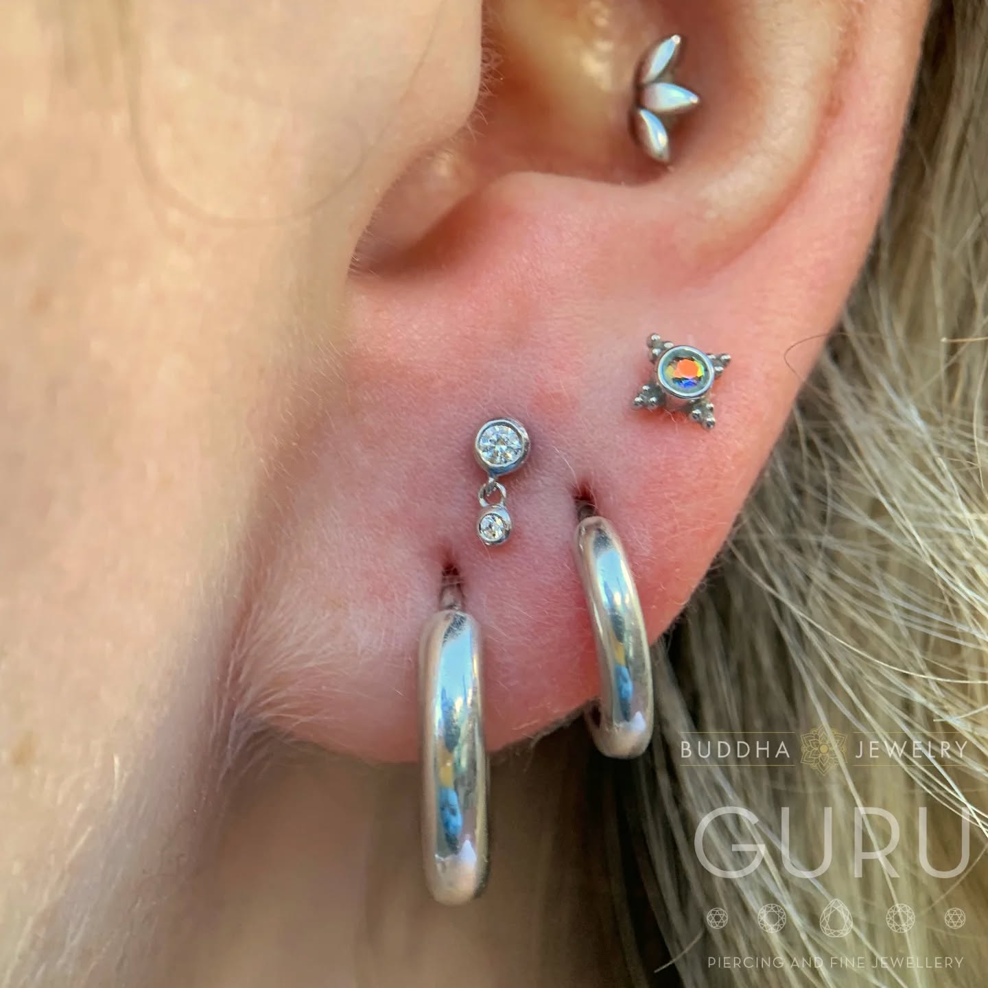 Obsessed with this dreamy stack lobe combo featuring a 14kt white gold "Sutton" — double cubic zirconia sparkle for that soft, layered glow 💎 by @buddhajewelryofficial
paired with an 18kt white gold marquise-cut AB by @anatometalinc /@anatometaluk bringing all the iridescent fire 🌈
Delicate, elevated, and perfectly balanced — proof that stacked lobes never miss 🤍
Curated by Gem, pierced by Franki
#lobepiercing #earcuration #brighton #earpiercing #ukapp