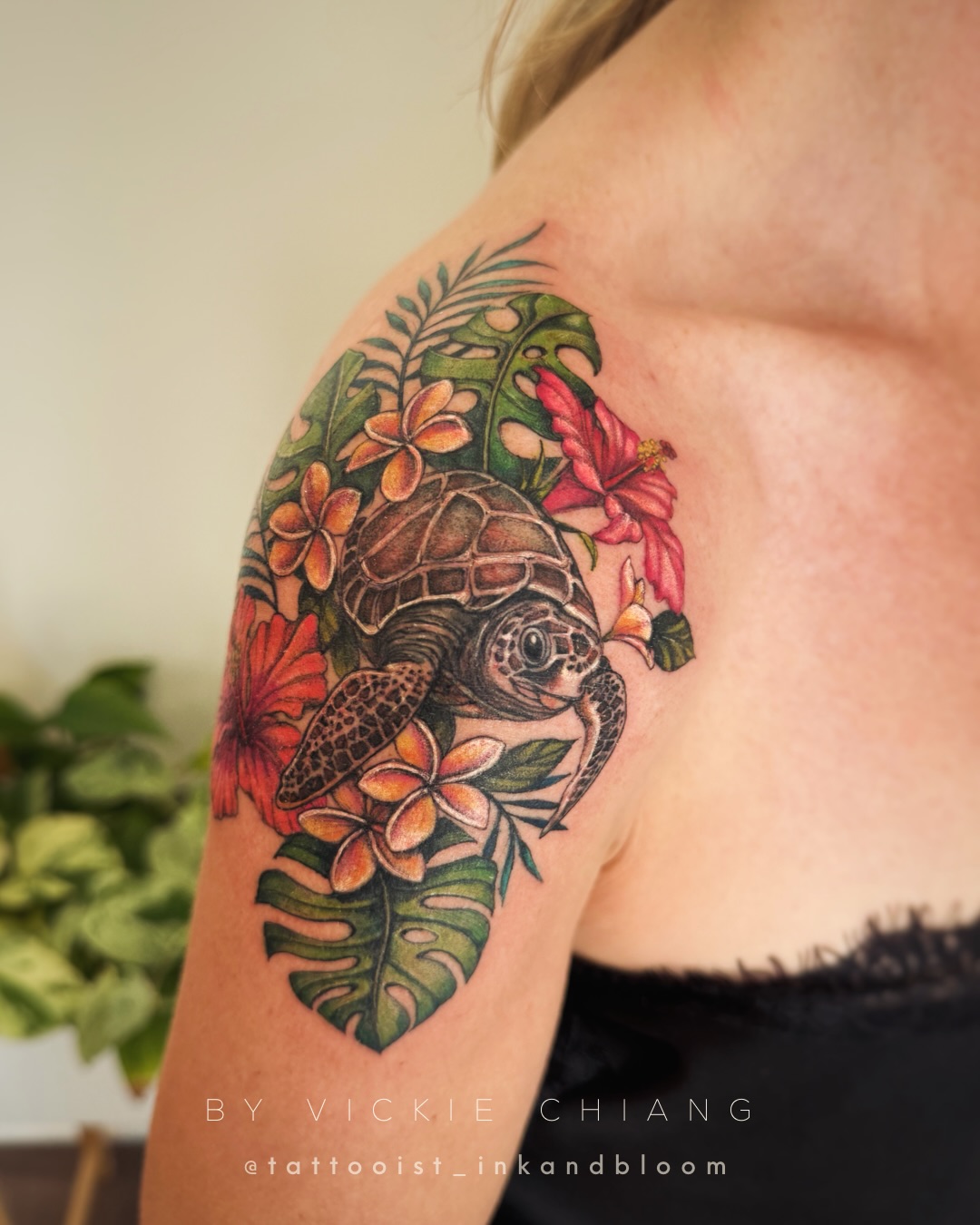Turtle surrounded by hibiscus, plumerias, and monstera for Marcy ♡
#shouldertattoo #tropicaltattoo #turtletattoo #botanicaltattoo #naturetattoo