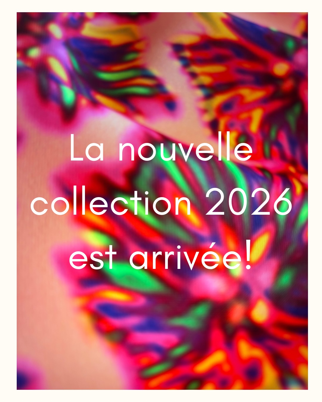 ✨ Elle est là. Enfin. Collection 2026.
Après des mois à dessiner, tester, ajuster… ma nouvelle collection arrive — et je peux te dire une chose : j’y ai mis tout mon cœur.
Des motifs en quantité, des univers qui s’entrecroisent, des couleurs, des vibes qui vont clairement te donner envie de coudre 💕.
🤩C’est une collection plus riche, avec une énergie nouvelle.
Exactement comme j’avais envie qu’elle soit après cette pause forcée.
🔥Les précommandes ouvrent très bientôt… et j’ai franchement hâte de voir quelles seront tes pièces coup de cœur.
De mon côté ?
Je suis à deux doigts de ne plus tenir en place.
👉 Dis-moi en commentaire :
tu es plutôt team couleurs ultra bold ou plus douces?
🇬🇧
✨ It’s here. Finally. The 2026 Collection.
After months of designing, testing, refining… my new collection is here — and I can tell you one thing: I put my whole heart into it.
Plenty of prints, worlds colliding, colors and vibes that will definitely make you want to sew 💕.
🤩 It’s a richer collection, with a fresh new energy.
Exactly how I wanted it to feel after this unexpected pause.
🔥 Pre-orders are opening very soon… and I honestly can’t wait to see which pieces you’ll fall in love with.
On my side?
I’m this close to not being able to sit still anymore.
👉 Tell me in the comments:
are you team ultra bold colors or softer tones?
🇩🇪
✨ Sie ist da. Endlich. Die Kollektion 2026.
Nach Monaten des Entwerfens, Testens und Feinabstimmens… ist meine neue Kollektion endlich da — und ich kann dir eines sagen: Ich habe mein ganzes Herz hineingesteckt.
Eine Vielzahl an Prints, sich kreuzende Welten, Farben und Vibes, die dich ganz klar zum Nähen bringen werden 💕.
🤩 Eine reichhaltigere Kollektion mit neuer Energie.
Genau so, wie ich sie mir nach dieser ungeplanten Pause vorgestellt habe.
🔥 Die Vorbestellungen starten schon sehr bald… und ich kann es kaum erwarten zu sehen, welche Teile deine Favoriten werden.
Und ich?
Ich halte es kaum noch aus vor Aufregung.
👉 Sag mir in den Kommentaren:
Bist du Team ultra bold Farben oder eher sanfte Töne?
#akikosmoodfabrics #collection2026 #sportswearfabrics #italianquality #sportfashionstyle