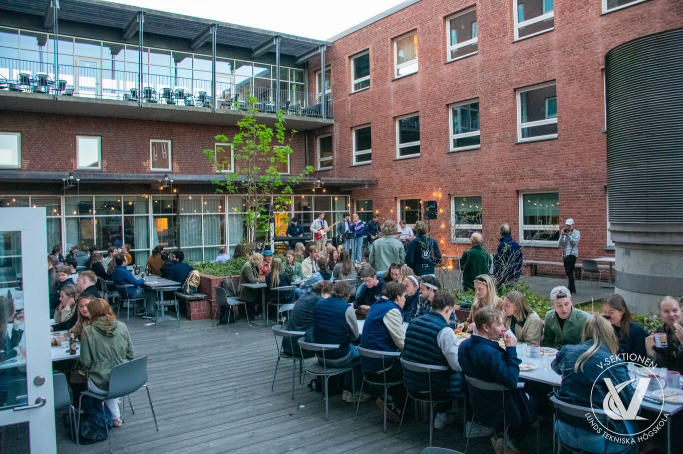 Huspub 💙
Bilder från huspuben finns uppe på hemsidan. Fler bilder finns på vsek.se (Om V-sektionen > Bildarkiv> 2026 > Huspub)
Inte nöjd med din bild? Tveka inte att höra av dig!