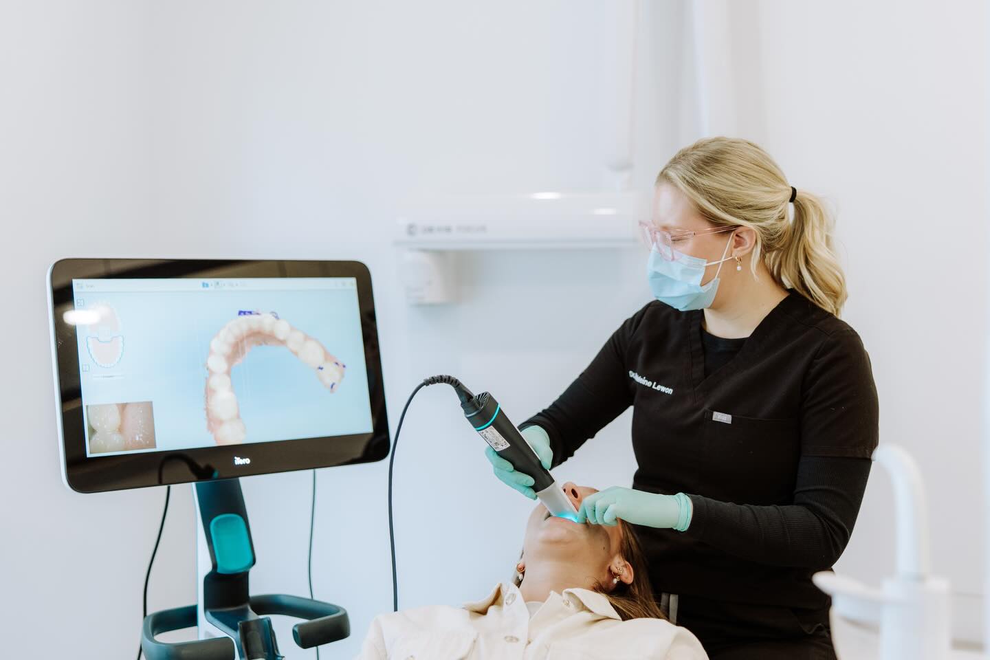 Where precision meets comfort 🦷✨
Here at Barwon Heads Dental we use the iTero scanner to capture high quality 3D images of your teeth for all treatment planning, retainers and mouthguard’s.
#moderndentistry #itero #familydentist #barwonheads