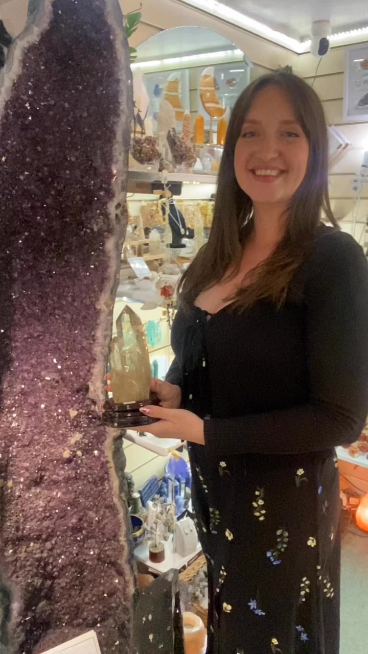 🦋✨Josephine is back with her Thursday night lives! Come and join her at 7.00pm this Thursday on Facebook live with a showing of Lemon Quartz and Natural Brazilian Citrine. ✨🦋
#crystalsuk #crystalmagic #crystalshop #crystals