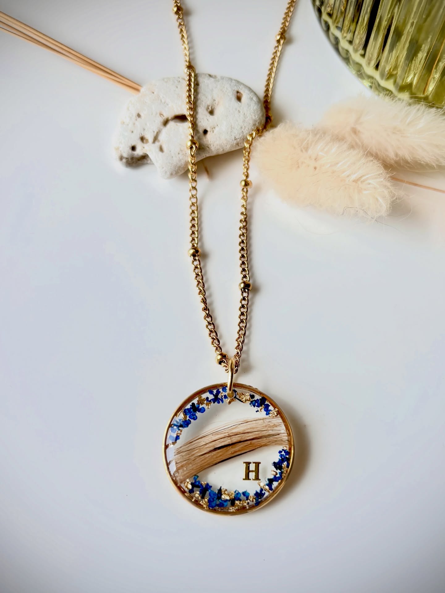 ✨ Ils sont revenus vers vous ✨
Des journées chargées à l’atelier pour réaliser toutes vos petites merveilles.
Chacun de ces bijoux renferme un éclat de souvenir d’un être cher qui est désormais près de vous à nouveau.
Merci pour toutes vos commandes, toute votre confiance, tous ces mots 💚💚💚
Aurélie 🐾
#hamanas #bijou #bijousouvenir #etrecher #petmemories