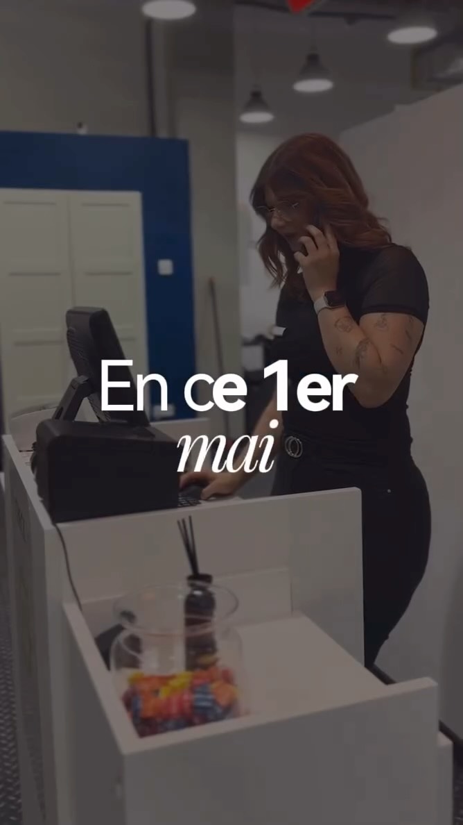 Aujourd’hui, nous célébrons celles et ceux qui donnent vie à chaque détail… Bonne Fête du Travail !✨
Derrière chaque transformation, chaque sourire devant le miroir et chaque moment spécial, il y a une équipe passionnée ❤️
Des mains qui créent, transforment et prennent soin avec passion, jour après jour.
Merci pour votre engagement et votre talent 🙌
#luxembourg #coiffure #fetedutravail #hairdresser