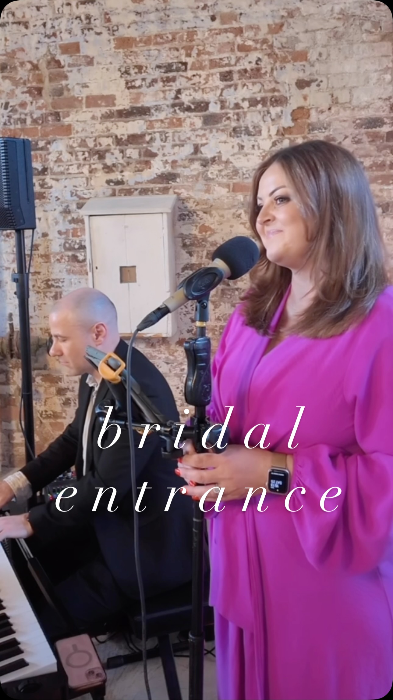 Caoimhe’s entrance at The Millhouse, Slane to *L’Amour Toujours* ✨
Performed live with @podgekeysandsax on piano 🎹
A modern classic and such a statement way to start the ceremony.
#weddingsingerireland #civilceremony #liveweddingmusic #irishwedding #bridalentrance