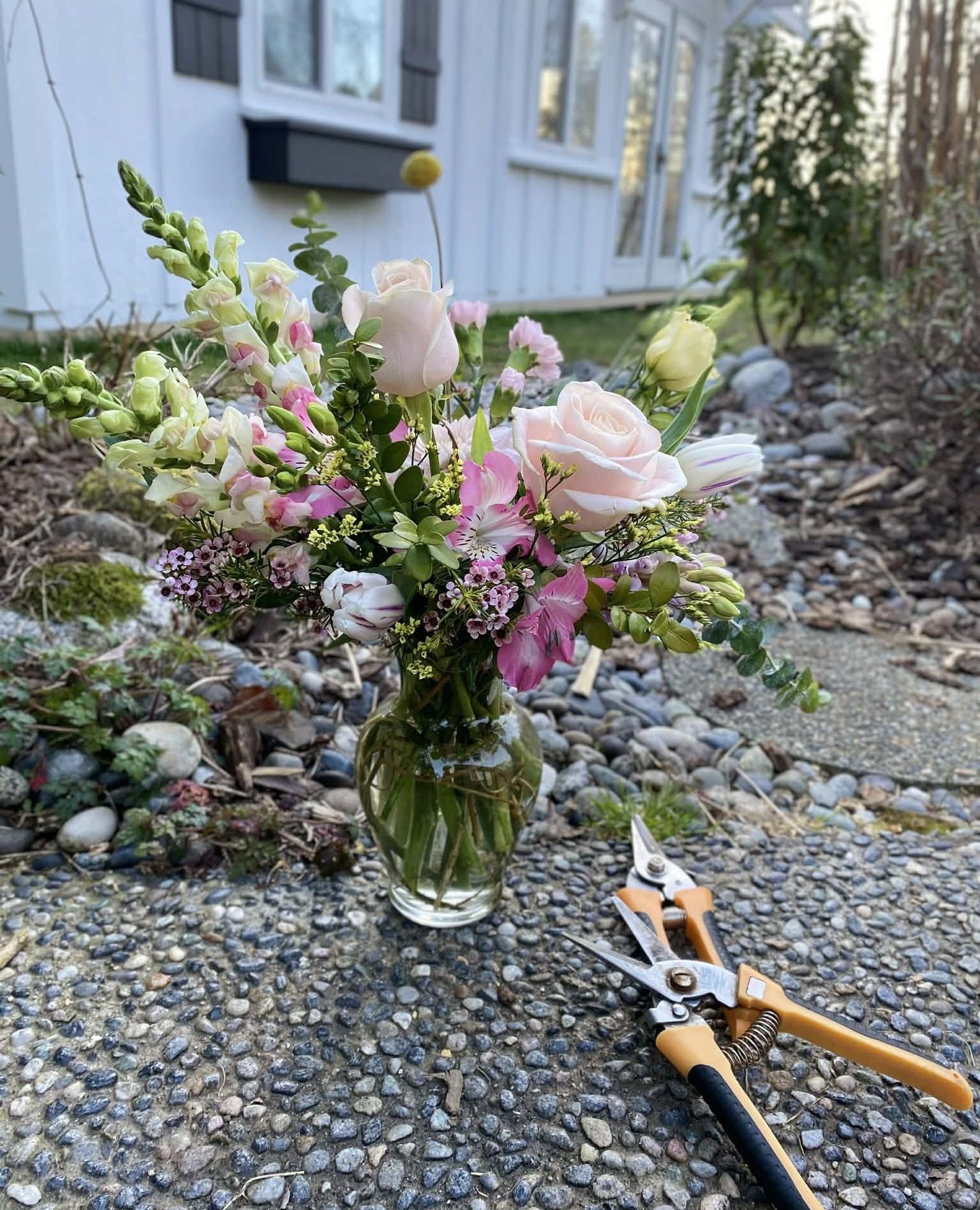 Mommy & Me: A Floral Gathering
A guided vase arrangement workshop designed for a mother and child to create side by side.
Working with seasonal flowers, you’ll each design your own arrangement—learning the basics of shape, placement, and natural movement in a relaxed and welcoming setting.
—
A simple, thoughtful way to spend time together.
—
Now booking online.