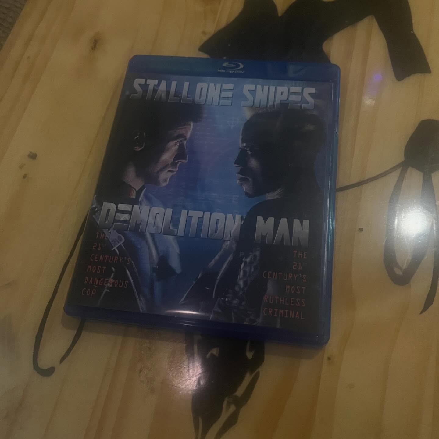 Time to do some homework to be a guest Rewind Rewatch. Has anyone rewatched this movie recently? What do you think of Demolition Man?
#movie #demolitionman #sylvestorstallone