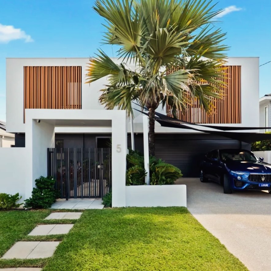 5 Saint Andrews Avenue - an elegant retreat on the Isle of Capri. This immaculate residence is sure to impress even the most fastidious buyer. Boasting a practical floorplan, five spacious bedrooms, and four bathrooms. The undercover entertaining area overlooks the tropical resort-style pool, with Via Roma Shopping Centre and Surfers Paradise within easy walking distance.#luxurylifestyle #goldcoastproperty #realestate #luxuryhomes #prestigehomes