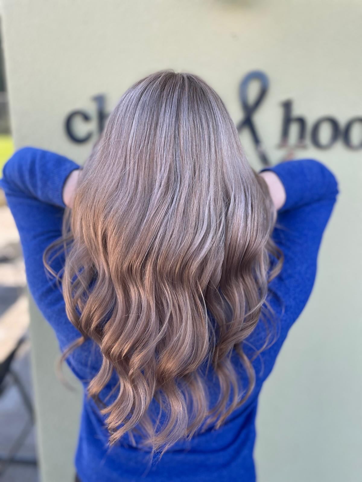 Früehlig bedütet BLOND - bisch ready für die helli Jahresziit? 🙌🏼✨ chom be üs verbi & hol dir dis Blond Update 🌸 mer freue üs uf dich!