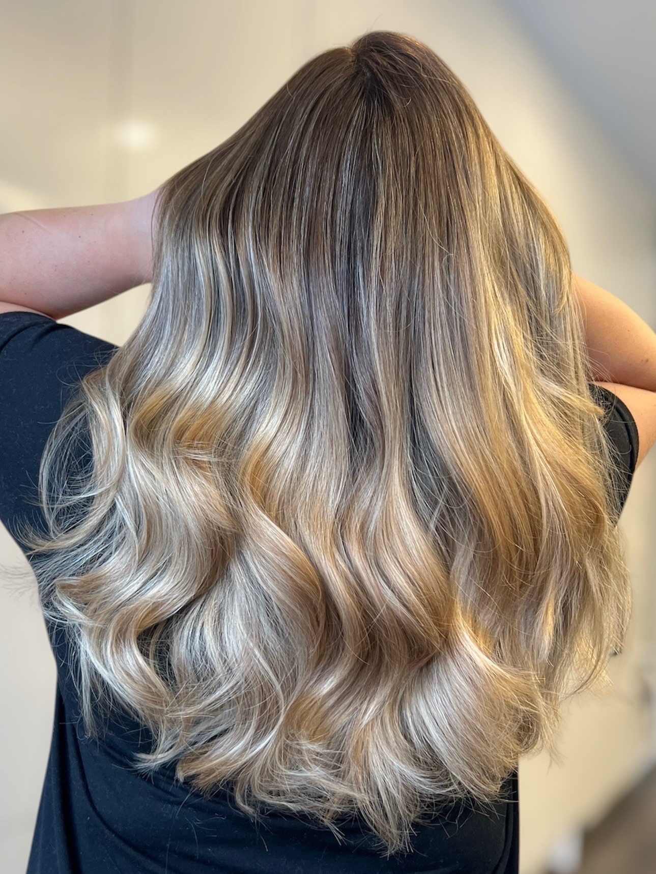 Itâs that time of year! Book in for your summer hair with Chelsey @its.beauti.flo â¨
#tetherwoodspasalon #loveyourhair #summerhair #londonontariospa