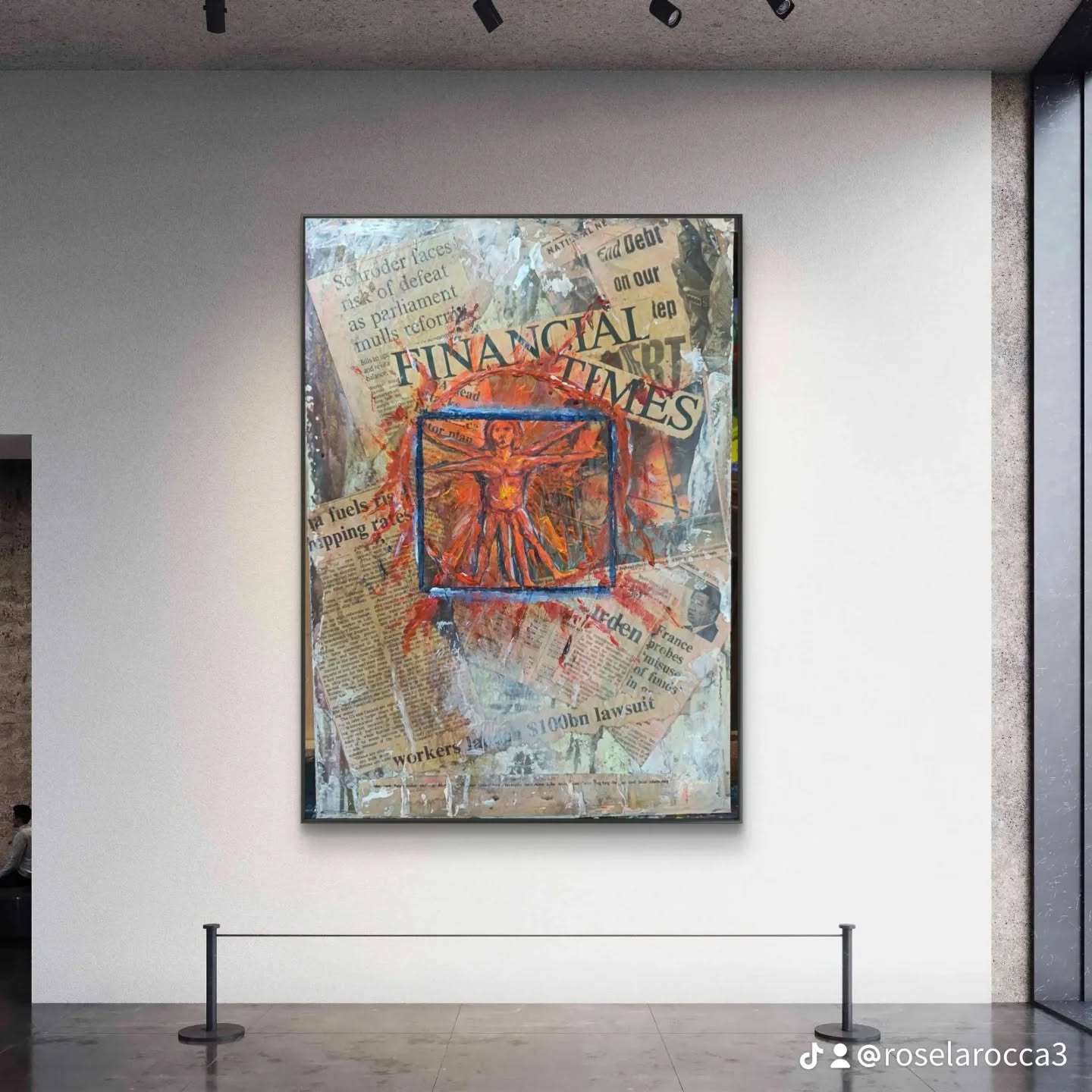 ## **L'Uomo Vitruviano: La Purificazione del Valore**
In quest'opera mixed media, l'iconico **Uomo Vitruviano** di Leonardo da Vinci viene spogliato della sua staticità accademica per diventare il motore di una **rivoluzione filosofica**. L’opera è una "denuncia di speranza": un invito a distruggere le strutture di un sistema economico opprimente per ritrovare l'essenza dell'essere umano.
### **La Visione Concettuale**
Sullo sfondo, i frammenti del *Financial Times* – con i loro titoli su debiti, tassi e speculazioni – rappresentano una realtà che frammenta e consuma l'individuo. Al centro, la figura umana risponde a questa oppressione non con la sottomissione, ma con il **fuoco**. L'uomo non è vittima dell'incendio; lui *è* l'incendio. Sta purificando lo spazio vitale, riducendo in cenere le sovrastrutture monetarie per riappropriarsi della propria dignità e centralità.
### **Il Linguaggio dei Simboli**
* **Il Fuoco del Logos:** I toni vibranti del rosso e dell'arancio che avvolgono la figura simboleggiano l'energia vitale e la passione necessaria per il cambiamento. È un fuoco catartico, che brucia il vecchio per generare il nuovo.
* **La Geometria della Ragione:** Il quadrato e il cerchio che inquadrano l'uomo sono tracciati con un **blu profondo e materico**. Questo colore, simbolo di pace e saggezza, trasforma la distruzione in un atto consapevole e lucido. Non è una furia cieca, ma una "scelta intelligente": dare fuoco al sistema con filosofia, mantenendo l'equilibrio interiore.
* **L’Azione Materica:** Le pennellate dense e le velature bianche creano un distacco netto tra la figura sacra dell'Uomo e il rumore di fondo dei mercati. L'individuo emerge tridimensionale, finalmente isolato e protetto all'interno della propria determinazione.
### **Conclusione**
L'opera si configura come un manifesto di **riconquista del mondo**. È il ritratto di un’umanità che decide di smettere di essere un numero tra le colonne di un giornale per tornare a essere la misura di tutte le cose. Un atto di pace radicale, dove l'incendio del presente è l'unica via per illuminare il futuro.