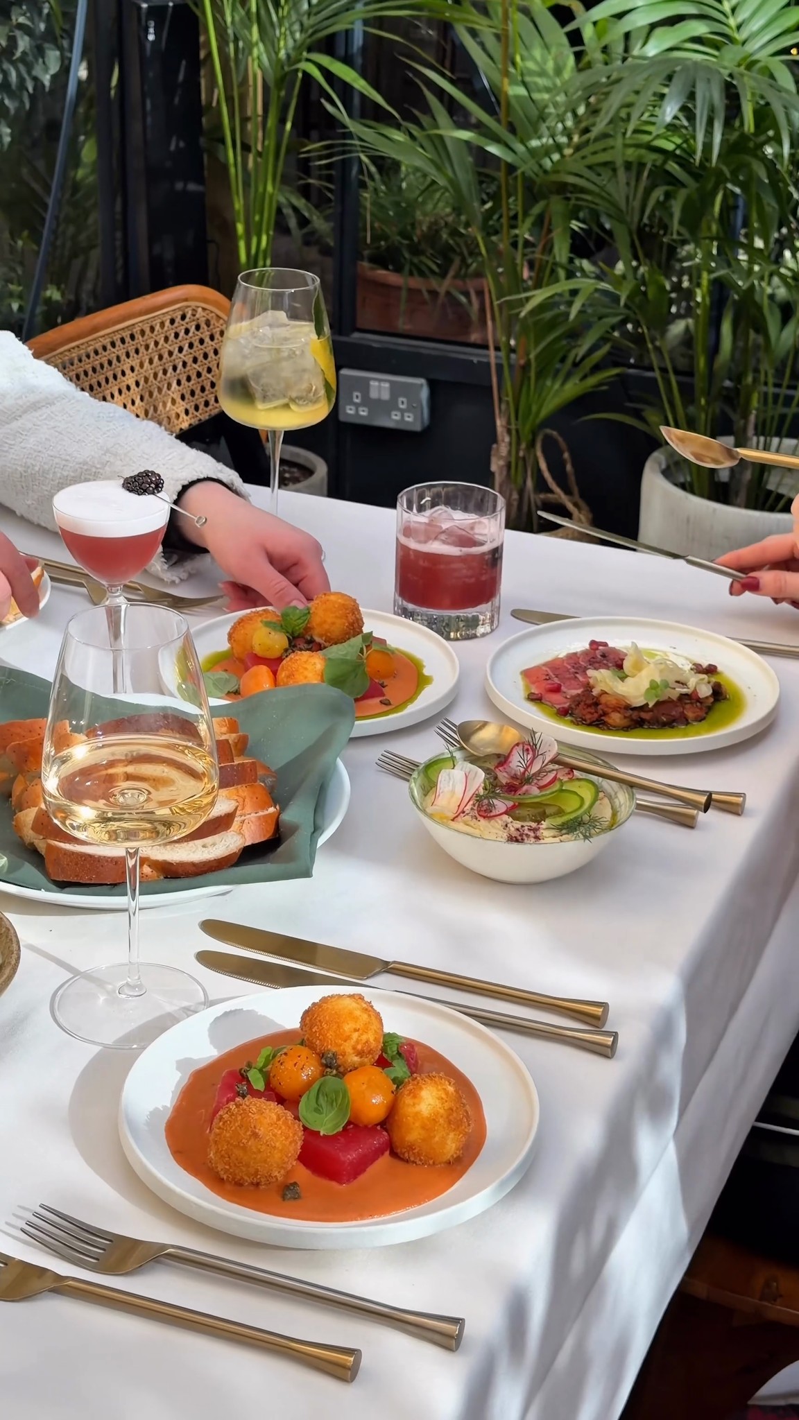 In case you missed it, our new summer menu has arrived. The perfect reason to gather, share and celebrate the season together. 💫