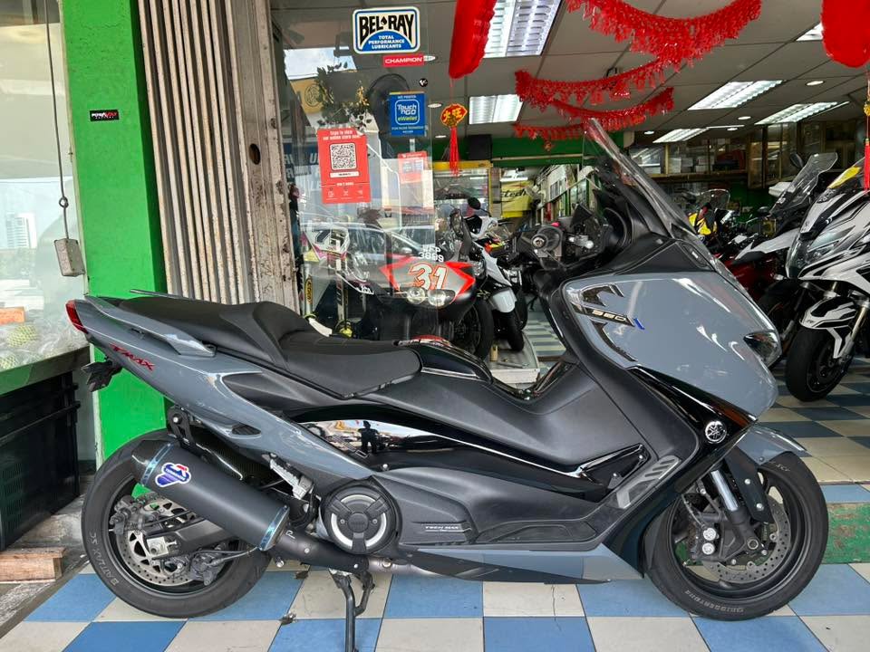 HOT HOT SALES!!😍HOT TRADE IN !!!! 2021/22 YAMAHA T-MAX560 DX ( NANDO GREY ) !! READY STOCK !!!ORIGINAL CONDITION !!! VIEW TO BELIEVE..!!!😍👍 DONT MISS IT !!! ONLY 5k KM !! TERMIG TITANIUM FULL EXHAUST SYSTEM !!
BRAND: YAMAHA
MODEL: T-MAX560 DX
YEAR: 2021
REGISTERED: 2022
IMPORT BARU / NEW IMPORT MODEL
MILEAGE: 5K KM ONLY
PRICE : RM 58,999
🎉🎉🎉🎉SIAPA CEPAT SIAPA DAPAT
HOT ITEM !!!🎉🎉🎉
FEATURES
1)KEYLESS
2) RIDE MODE
3) TERMIG FULL SYSTEM EXHAUST ( ORIGINAL AVAILABLE)
4)0 ACCIDENT
5) TRACTION CONTROL
6) ABS BRAKE SYSTEM
7) ORIGINAL CONDITION
8)AFTERMARKET WINDSHIELD
ORIGINAL PARTS AVAILABLE
DEPOSIT / DOWN PAYMENT RM 6500
LOAN MAX - 7 YEARS/TAHUN
LOWEST INTEREST MARKET FINANCING RATES % or above
****T&C APPLY ****
AVAILABLE 👍👍
- S PAY LATER MOTORCYCLE ✅ (SHOPEE)
-✅CREDIT CARD 0% INSTALLMENT SCHEME AVAILABLE ✅
-CALL 03-78765497 OR -WHATSAPP 012 7892173
✅ FOR FULL DETAILS 👌👌T&C APPLY
LOAN APPLICATION REQUIRED DOCUMENTS
EMPLOYED APPLICANT
1) IC
2) 3 MONTHS LATEST PAYSLIPS
3) 3 MONTHS BANKSTATEMENT
4) EPF
SELF EMPLOYED APPLICANT
1) SSM
2) 6 MONTHS LATEST COMPANY BANK STATEMENT
***T&C APPLY***
FREE ITEMS 🎁
HELMET FULL FACE
RIDING JACKET
2x LABOUR FREE SERVICES
***********************************
Contact us before its too late ✅
CHIA MOTOR SDN BHD
WhatsApp - 012 7892173
Email-chiamotorracing@yahoo.com
Tel: 03-78765497☎️
🌎Address: No. 11, Jln 21/17, S.E.A Park 46300 Petaling Jaya, Selangor. (opposite MAYBANK)
Facebook : chia motor sdn bhd
Office hour: Monday - Saturday 9:00am - 7:00pm
Sunday - Closed
CHIA MOTOR SDN BHD is a company that runs High Power Motor deal since 1967.
WE PROVIDE MOTORCYCLES SERVICES SUCH AS
BUYING/SELLING / TRADE-IN / SERVICE & REPAIR / TOWING BREAKDOWN / ACCIDENT CLAIM / RIDING GEAR & ACCESSORIES ✅🔧🤝
Why buy from us?
Chia Motor being Operating Motorcycles dealerships and Trusted Dealer Since 1967 . Authorised dealers brand such as Kawasaki , Suzuki , Alpinestars,Modenas , imported motorcycle brand and more .
Chia Motor also Own In -House Racing Team for more than 40 years and Multiple National Championships.
From Riding EXPERIENCE to Technical ADVISE… WE HERE TO CARE 🤝❤️💪