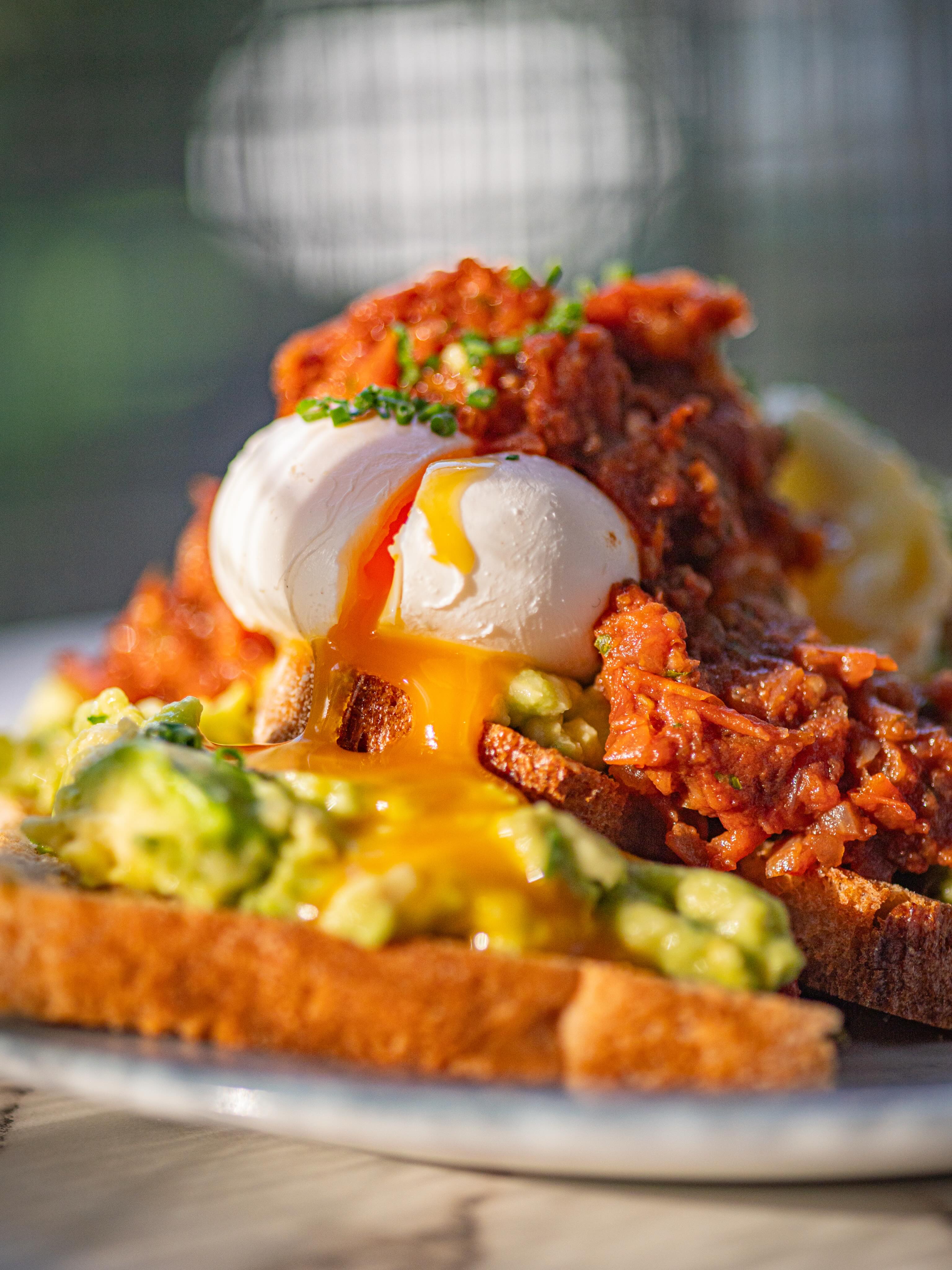 Eggs & avocado, the Avonfield way 🥑🍳
Smashed avo topped with perfectly poached eggs and finished with our fresh, flavour-packed tomato salsa — simple, done properly.
If you’re joining us for Saturday brunch, this one’s hard to beat ✨
#whiltshireeats #bbcgoodfood #saturdaykitchen