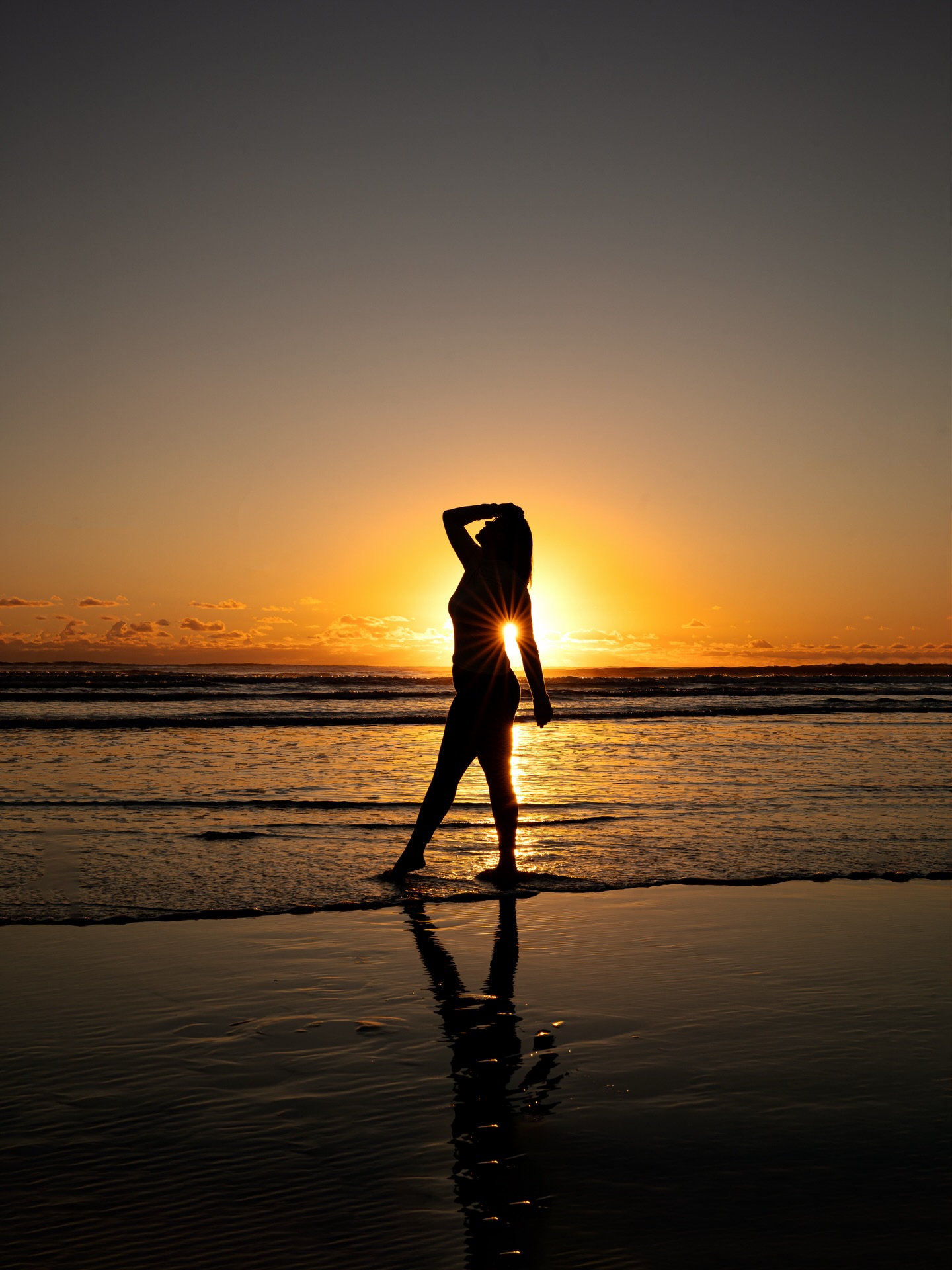 Yes, it’s me 🤍
Piha sunset it’s always my favourite!!!
Photo by my best friend @betizaternus