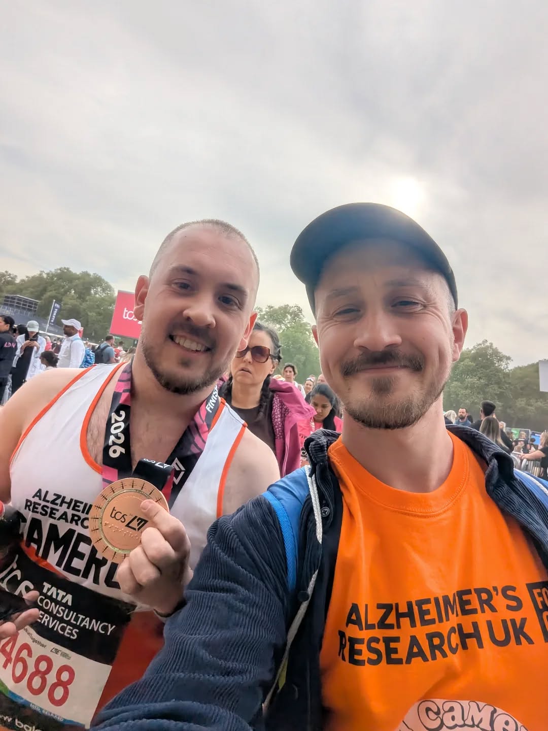 Oh, @cameronowright did it!
@londonmarathon @alzheimersresearchuk
So proud bro!
You can still donate through the link on Cam's bio x