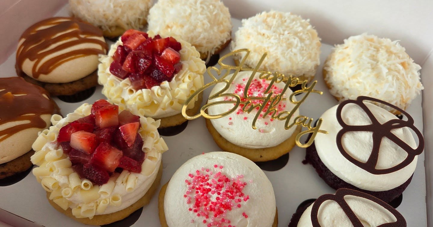 Forgot to order a cake or just need that last minute birthday treat!? You can always pick up a dozen of cupcakes at A.Sweets Girl 🧁🧁🧁 We'll make the box look nice that it looks like you had planned it all along 🤭
OPEN Tuesday-Saturday 10am-6pm
📍4305 S Halsted St
Order Online for Pickup or Delivery ➡️ https://asweetsgirl.square.site
We're now on DoorDash and UberEats as well!
#ASweetsGirl #CupcakeShop #bakery #café #cupcaketruck