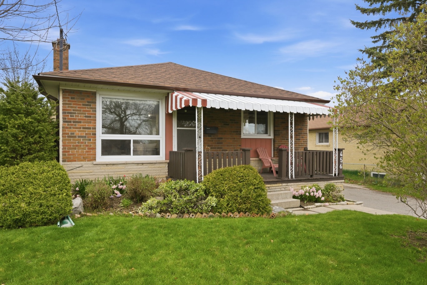 The perfect place to call home❤️
456 Annapolis Avenue, Oshawa
3 bedrooms, 2 bathrooms
E13058530
Listed at $625,000.00
Welcome to this charming 3-bedroom, 2-bathroom bungalow nestled in the highly desirable McLaughlin neighbourhood of Oshawa. Perfectly suited for first-time buyers, this home offers a functional layout with spacious principal rooms and a bright, inviting atmosphere throughout.
The large living room provides the perfect space to relax or entertain, while the well-appointed kitchen features ceiling-height cabinetry, maximizing both storage and style. Thoughtful organizational features within the cabinets make everyday living effortless.
All three bedrooms are generously sized, offering comfort and flexibility for families, guests, or a home office setup. The home also presents excellent income or multi-generational living potential, with a separate entrance to the basement: ideal for a future in-law suite or rental opportunity.
Conveniently located just minutes from schools, parks, public transit, the Oshawa Centre, Highway 401, and Lakeridge Health, this home combines comfort, practicality, and unbeatable accessibility. A fantastic opportunity to get into the market in a family-friendly community; don’t miss your chance to make this home your own!
Let’s book your showing today!
Pauline Kelly | REALTOR®
Coldwell Banker 2M Realty Brokerage
Not Intended to Solicit Clients Currently Under Contract. Independently Owned and Operated.
#NewListing
#Oshawa
#DurhamRegion
#RealEstate
#Home