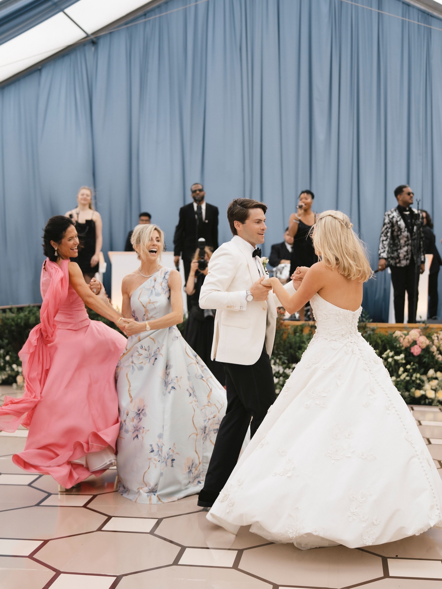 We couldn’t love this moment more ❤️❤️
.
📸 @gaylebrooker