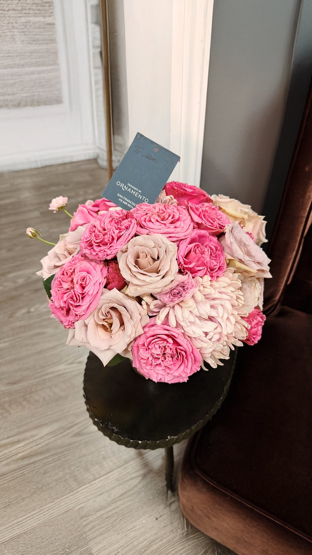 A beautiful gesture for Mother’s Day.
Considered, personal, and quietly meaningful.
For the ones who have always been there.
#MothersDayArrangement #luxuryflorist