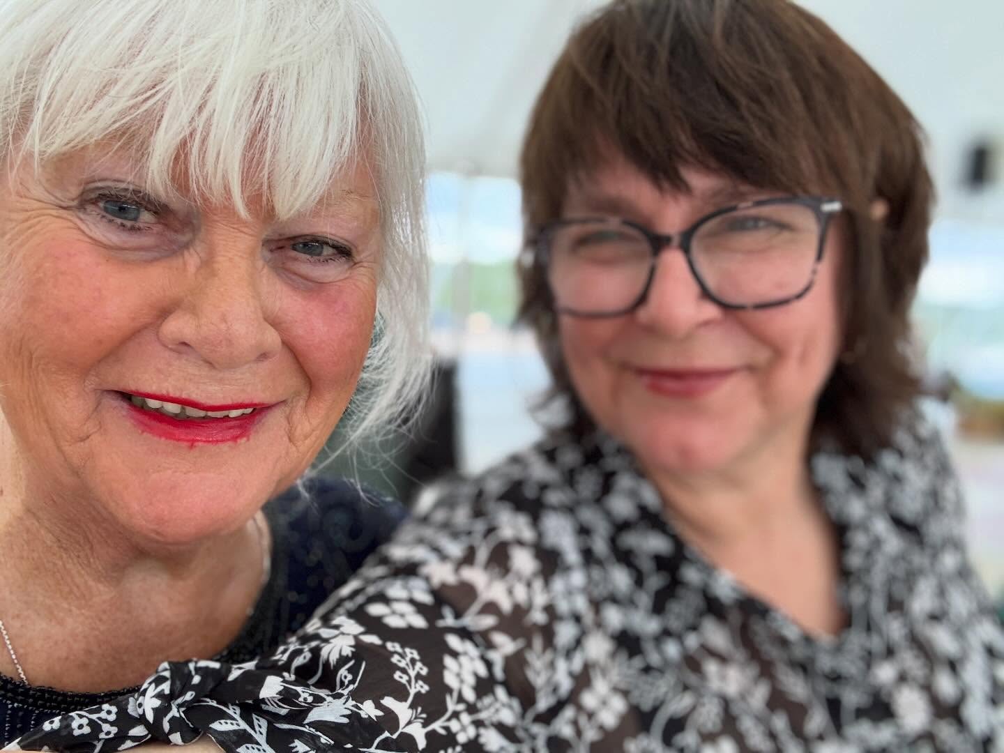 lisa's first selfie at Noni's wedding!