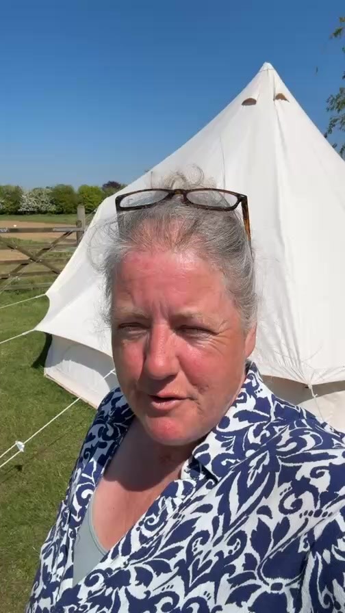 Dismantling tents! Hot hot 🥵