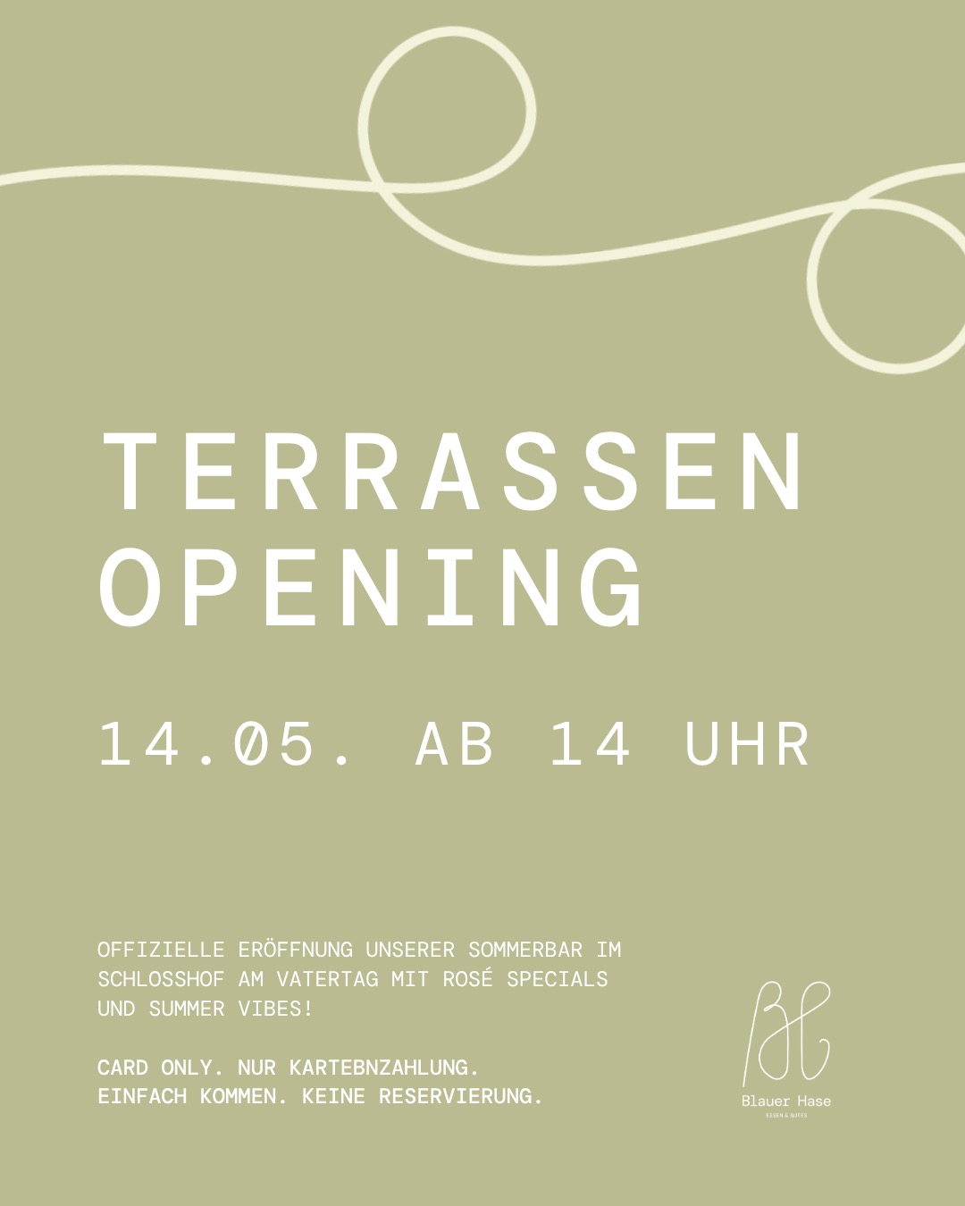 Terrassen Opening 💙🐇
Am 14.05. ab 14 Uhr ist es soweit:
Wir eröffnen offiziell unsere Sommerbar im Schlosshof.
Die Vorbereitungen laufen auf Hochtouren –
und schon ganz bald zeigen wir euch den fertigen Schlosshof in seiner ganzen Schönheit.
Sonne im Gesicht, ein Glas in der Hand und genau der richtige Ort für lange Nachmittage und Abende.
👉 Ab dem 15.05. sind wir dann täglich ab 14 Uhr für Snacks & Drinks für euch da.
🍽️ Die Küche vom Blauer Hase startet ab 18 Uhr.
👉 Wir freuen uns auf euch. ☀️🍷