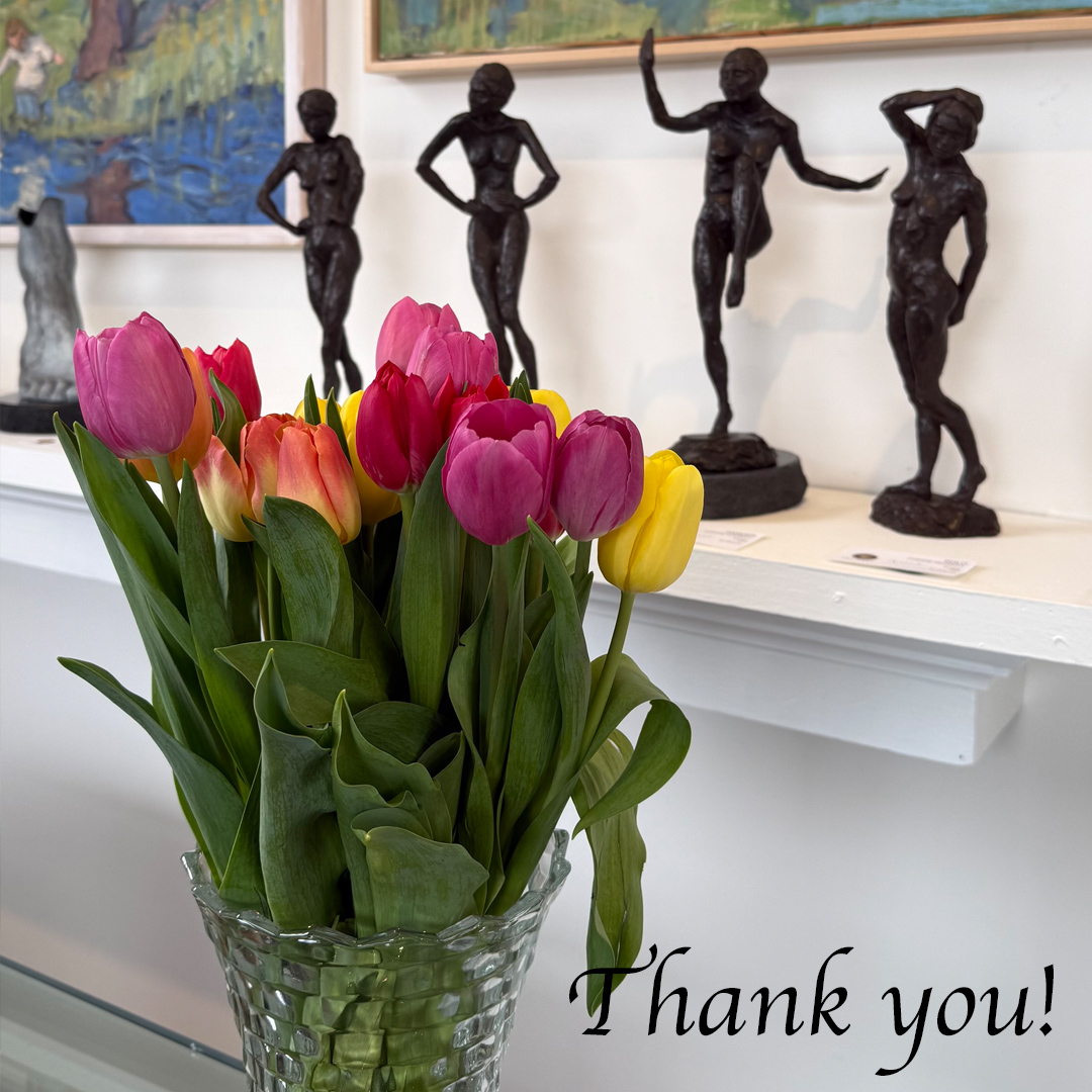 Beautiful flowers from some wonderful friends. Thank you to James and Gordon for your thoughtful welcome-back gift. I love them! So cheerful and inspiring in the gallery.
.
.
.
#foundrygallery, #lunenburg, #spring, #flowers, #friendship.