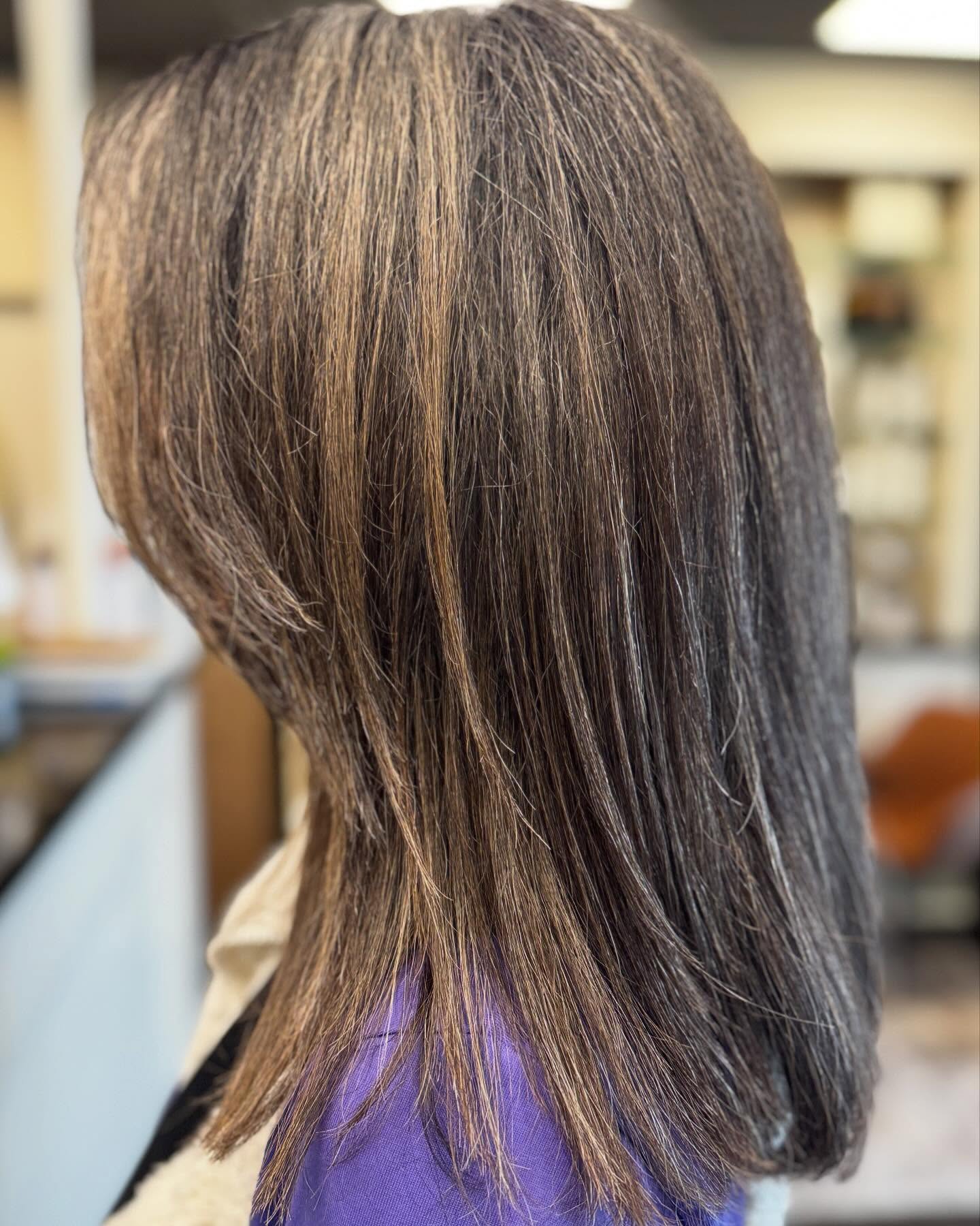 Seamless, dimensional, and effortlessly refined—this is gray blending at its most elevated✨
Each tone melts into the next, creating a soft, luminous finish that honors natural beauty.
It isn’t about covering… it’s about enhancing what’s already there🫶
Reserve your moment when you’re ready, or begin with a consultation to discuss the process of gray blending.
🔗 to book in bio
Hair by @marilenasmith10