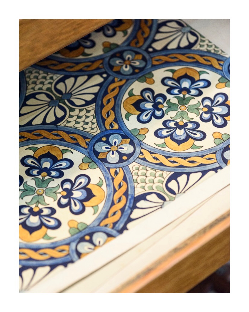 Original ornamental design drawings, likely created as templates for tiles or wall decoration around the late 19th–early 20th century. Clean geometry, repeating patterns, and hand-colored details show how decorative surfaces were planned before production.
Some sheets still carry handwritten notes such as “Prüfungs-Arbeit,” along with fields for name, trade, and working time—indicating they were made as part of a design or craft training.
A rare find—ideal for collectors or as a distinctive statement piece. Available now. 📞
#antique #designhistory #ornament #vintage #interiors