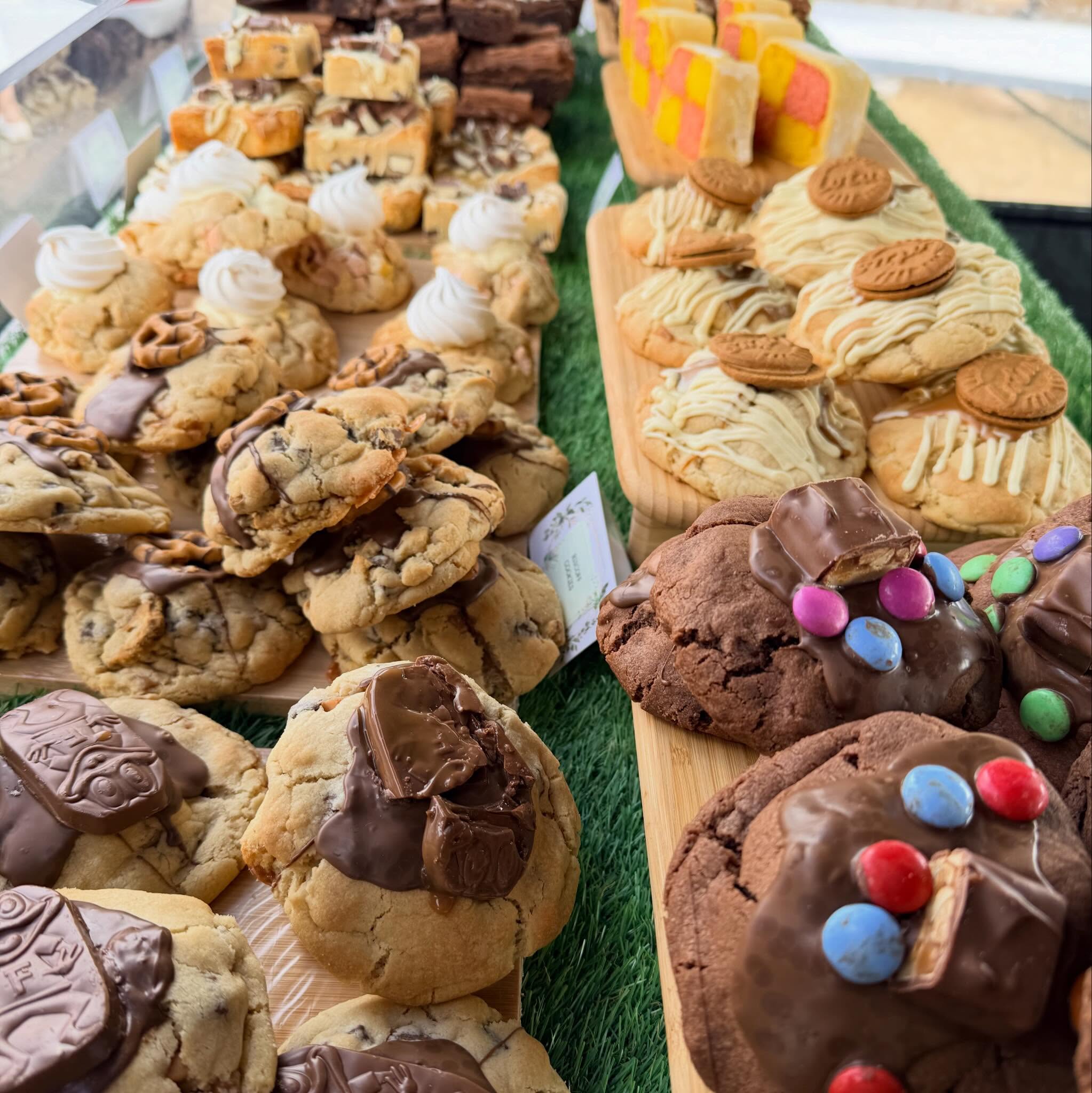 My fav Sunday of the month Tadpole Market day, don’t forget to pop down and see me for all your fav treats
#marketdays #cakestall #thebestbrownies #stuffedcookies