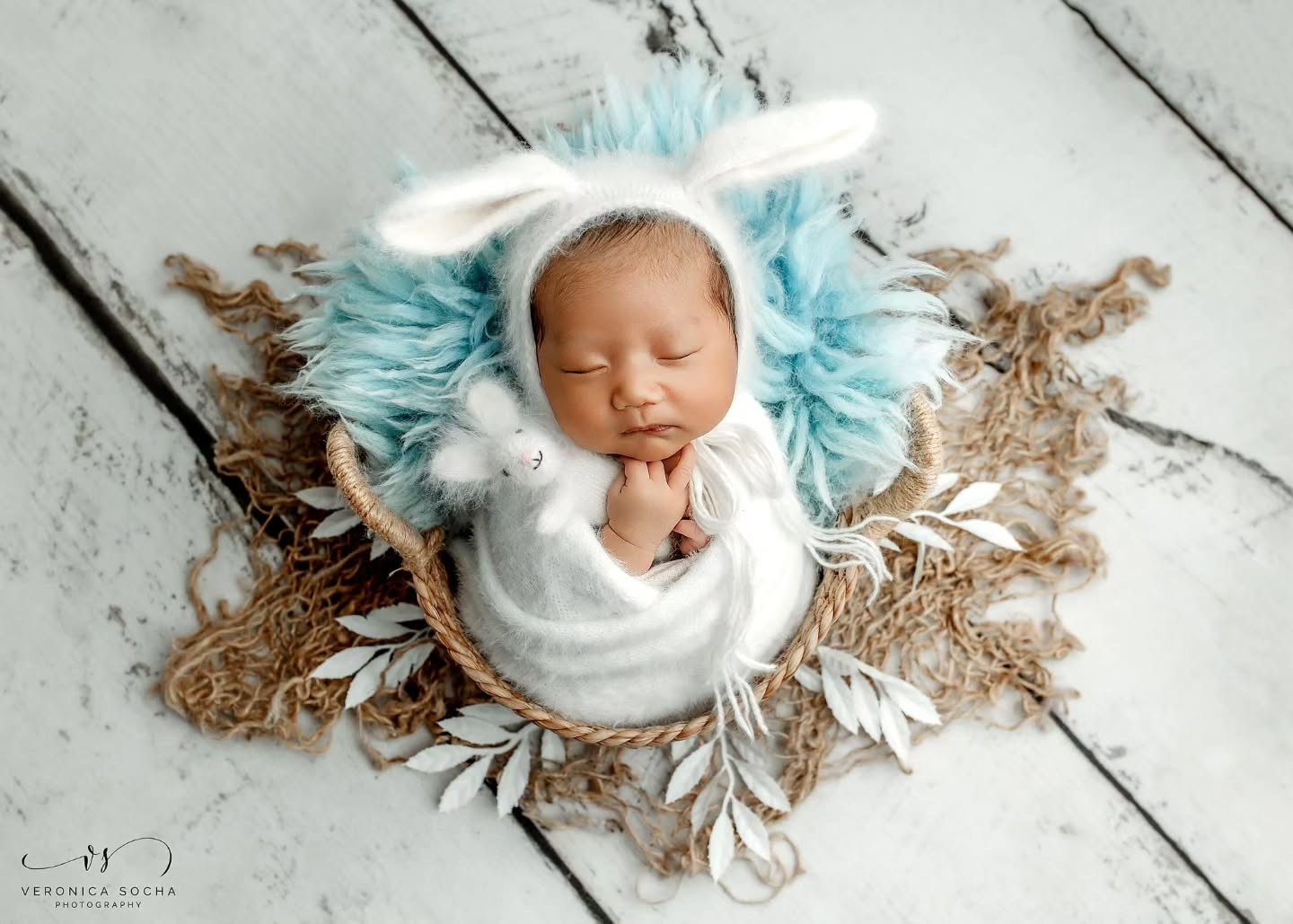 One of my favourites photos from the session 🩵 Wrapped in calm, surrounded by gentle textures and the quietest kind of love…
Little Nuwa, peacefully dreaming through his very first days 🤍
This stage is so fleeting — those tiny fingers, soft features, and that deep newborn sleep that feels almost magical.
Every detail in this setup was carefully styled to keep everything light, delicate, and timeless — creating a space where baby can simply be… safe, warm, and completely at ease.
These are the moments parents wish they could pause forever ✨
📸 Newborn sessions are best within the first 2–3 weeks
✨ Limited availability
📩 Message me to book your session
https://www.veronicasphotography.com/contact
#SwindonPhotographer #NewbornPhotography #WiltshirePhotographer #SwindonMums #NewbornSession FineArtNewborn TimelessMoments