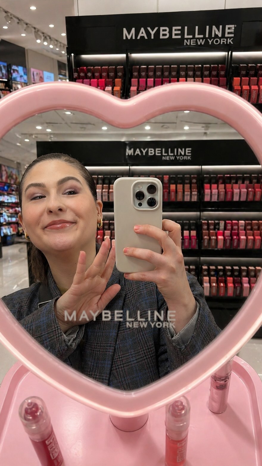 Thank you @maybelline for inviting me to your MUA Gifting Suite! If you need a sign that there ARE people out there watching your journey and interested in your work, this is it! Post ๐๐ป that ๐๐ป content! ๐๐ป
Anyone want to see a haul of what I picked up?!
#maybelline #makeupartist #maybellinegiftingsuite #maybellineliftergloss #liftergloss