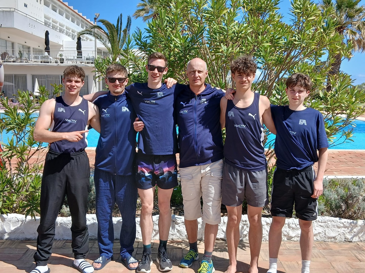 Die Freiluftsaison bricht an und damit wollen wir euch nochmal einen kleinen Einblick in die Vorbereitung einiger unserer Athleten geben:
In 🇵🇹 , 🇪🇸 , 🇿🇦 und 🇩🇪 standen Trainingslager und viele intensive Einheiten an, damit im Sommer um neue Bestzeiten gekämpft werden kann!
Wir freuen uns auf die Saison und viele tolle Wettkämpfe und Ergebnisse 🙌
📷: 5/6/7/9 @jason_a_samuels