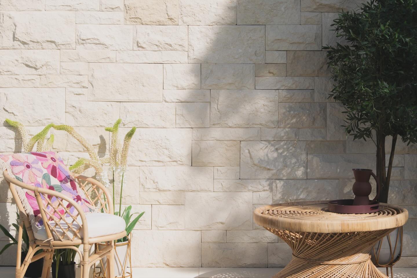 Shell ASHLAR cladding.
Another new product instagram intro.
Cladding Form - Split face Shell Limestone, 3 heights, Aris edged, mixed length.
Easier install when free form laying. Can also round off corners and add mortar for more vintage look.