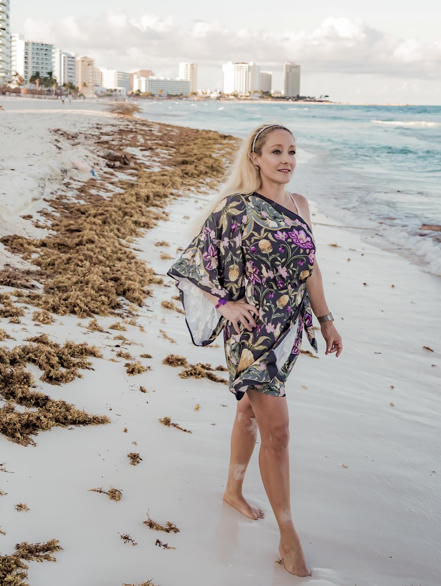 Hay algo especial en llegar al mar después de haberlo dado todo ✨🌊
Días de trabajo intenso, pacientes, clínica, aprendizaje constante… y también entender que el descanso no es un lujo, es parte del proceso.
Esta escapada con amigas fue justo lo necesario para desconectar, reír, respirar y recargar energías 💛
Porque para entregar lo mejor de mí en Dentsalud… primero tengo que estar bien yo 🙌
Hoy, 1 de mayo, quiero saludar a nuestro equipo y a todos quienes trabajan con vocación, compromiso y amor por lo que hacen 👏✨
¡Feliz Día del Trabajo!
Volvemos con pilas recargadas 🔋✨
📍Viña del Mar, cerquita de ti
📲 +56 9 9497 9558
#diadeltrabajo #viñadelmar #descanso #bienestar #amigas