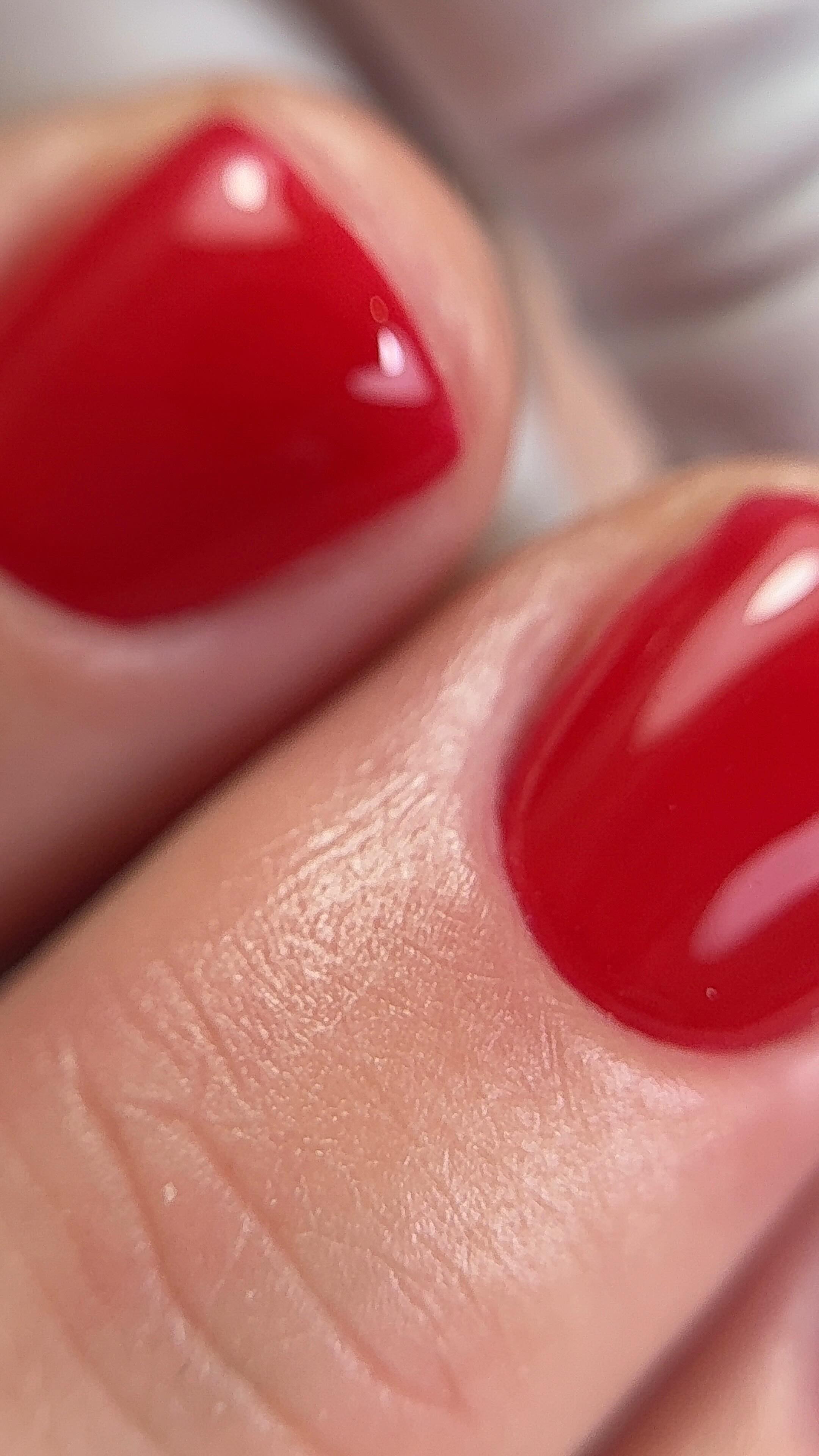 Most nail techs are working with outdated training… are you one of them?
The nail industry has changed MASSIVELY over the year, products, techniques, safety standards, everything.
So why are so many techs still relying on what they learned 10–15 years ago?
One course back then isn’t enough anymore.
Not if you actually want to grow, improve, and protect yourself and your clients.
And it’s not just about booking another course…
It’s about taking responsibility for your own development.
Researching.
Understanding what’s changed (and why).
Questioning outdated habits instead of defending them.
Because saying
“I’ve always done it this way” or
“I’ve never had a reaction”
doesn’t mean it’s right…
it usually means there’s a gap in understanding.
The best nail techs aren’t the ones who stick to what they were taught
they’re the ones who evolve.
If you’re serious about your career, staying up to date isn’t optional… it’s essential.
✨ Are you growing, or just repeating?