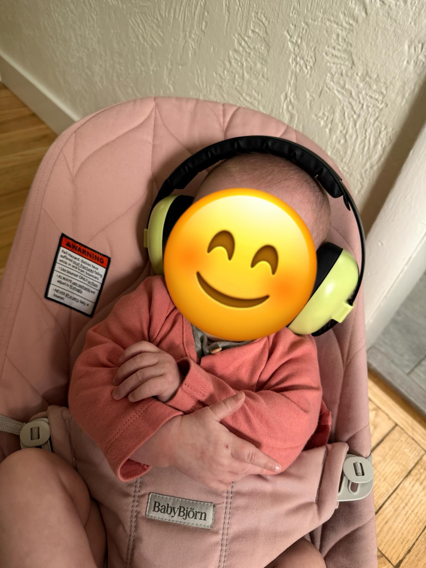 Part of getting back into practicing postpartum is not only remembering hearing protection for yourself, but also hearing protection for your little one who insists on being in the same room 🤣
Follow @kensleybehel for more musicians health tips!
#musician #clarinetist #postpartum #musicandmotherhood #hearinghealth