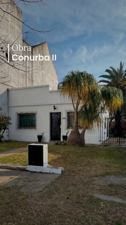 🎬 Nueva obra en marcha
Presentamos Obra Conurba II.
Una remodelación que transforma lo existente en una nueva manera de habitar.
Trabajamos sobre lo construido, potenciando su estructura, optimizando la luz natural y
reconfigurando los espacios para adaptarlos a nuevas dinámicas de uso.
Remodelar no es solo actualizar.
Es reinterpretar.
Es detectar oportunidades donde otros ven límites.
En Obra Conurba II cada decisión proyectual parte de una premisa clara:
✦ funcionalidad
✦ materialidad honesta
✦ diseño atemporal
Seguimos construyendo arquitectura que evoluciona con quienes la habitan.
—
📍Muy pronto más avances de obra.
#Remodelación
#ArquitecturaContemporánea
#ObraEnProceso
#EstudioDeArquitectura
#ProyectoArquitectónico